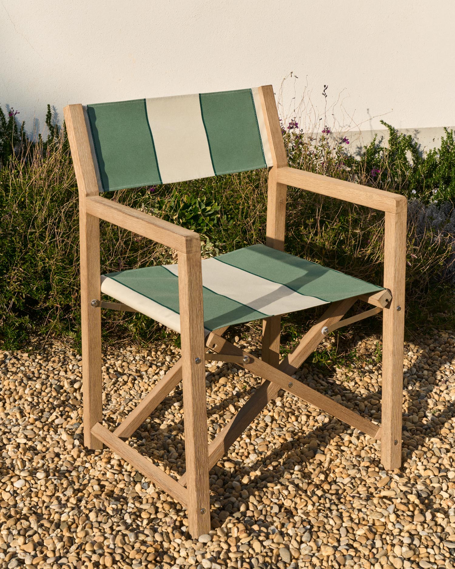 Grün-beige gestreifter Outdoor-Klappstuhl Vilara aus massivem Akazienholz, FSC™ 100% in Grün präsentiert im Onlineshop von KAQTU Design AG. Gartenstuhl ist von Kave Home