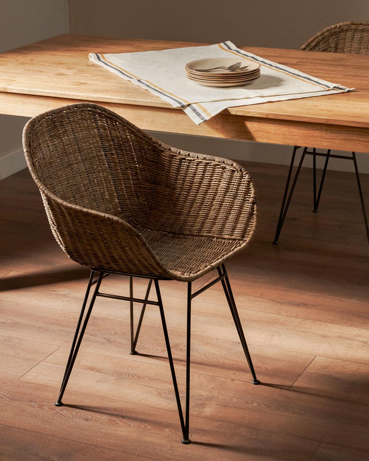 Chart Stuhl aus Rattan und Stahlbeine mit schwarzem Finish