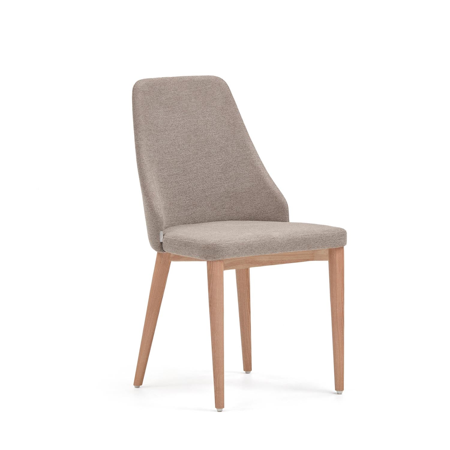 Rosie Stuhl aus brauner Chenille mit Beinen aus massiver Esche mit natürlichem Finish in Braun, Natur präsentiert im Onlineshop von KAQTU Design AG. Stuhl ist von Kave Home