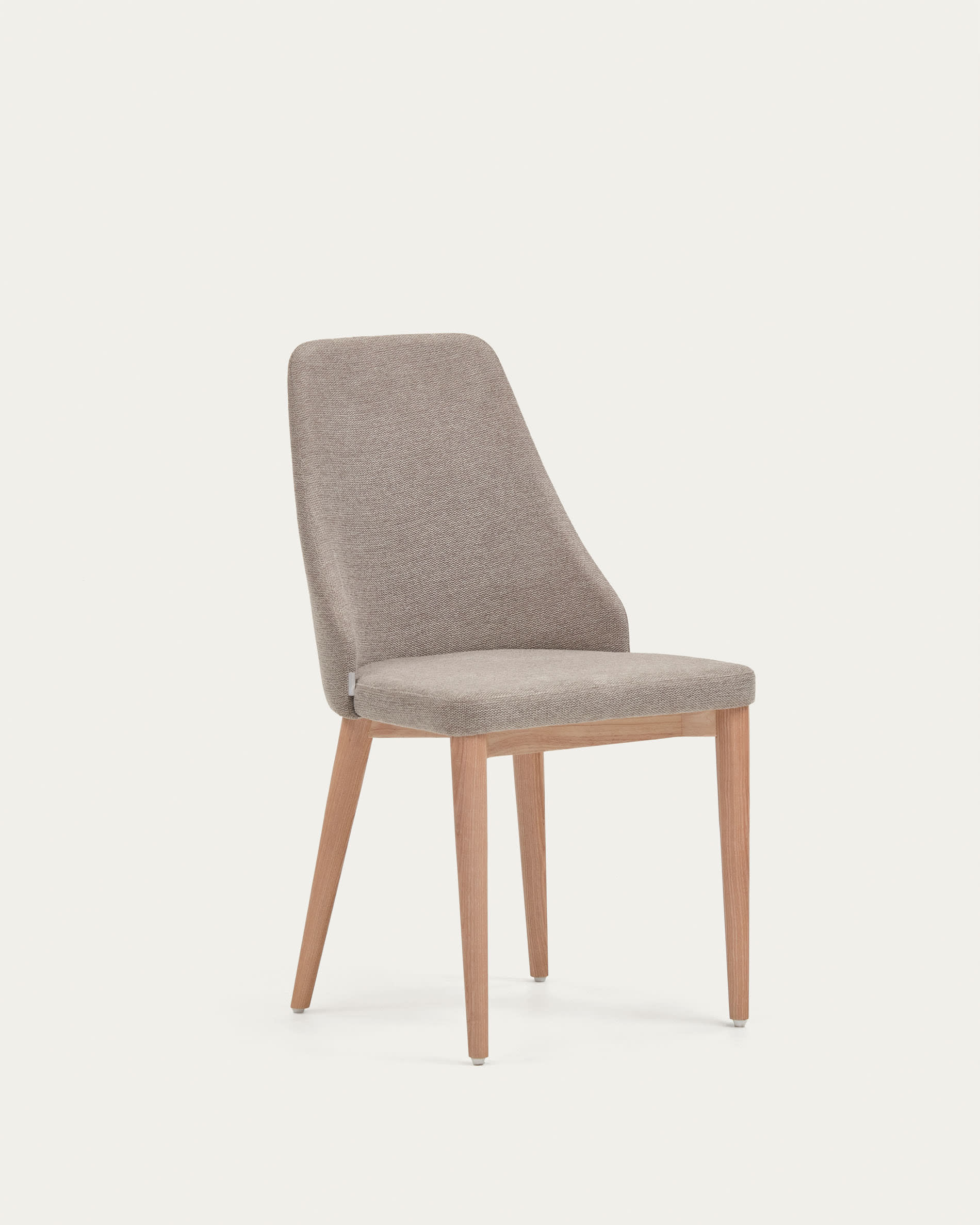 3D-Modell: Rosie Stuhl, braune Chenille, Eschenholzbeine, modernes Design, hoher Komfort, AR-kompatibel.
