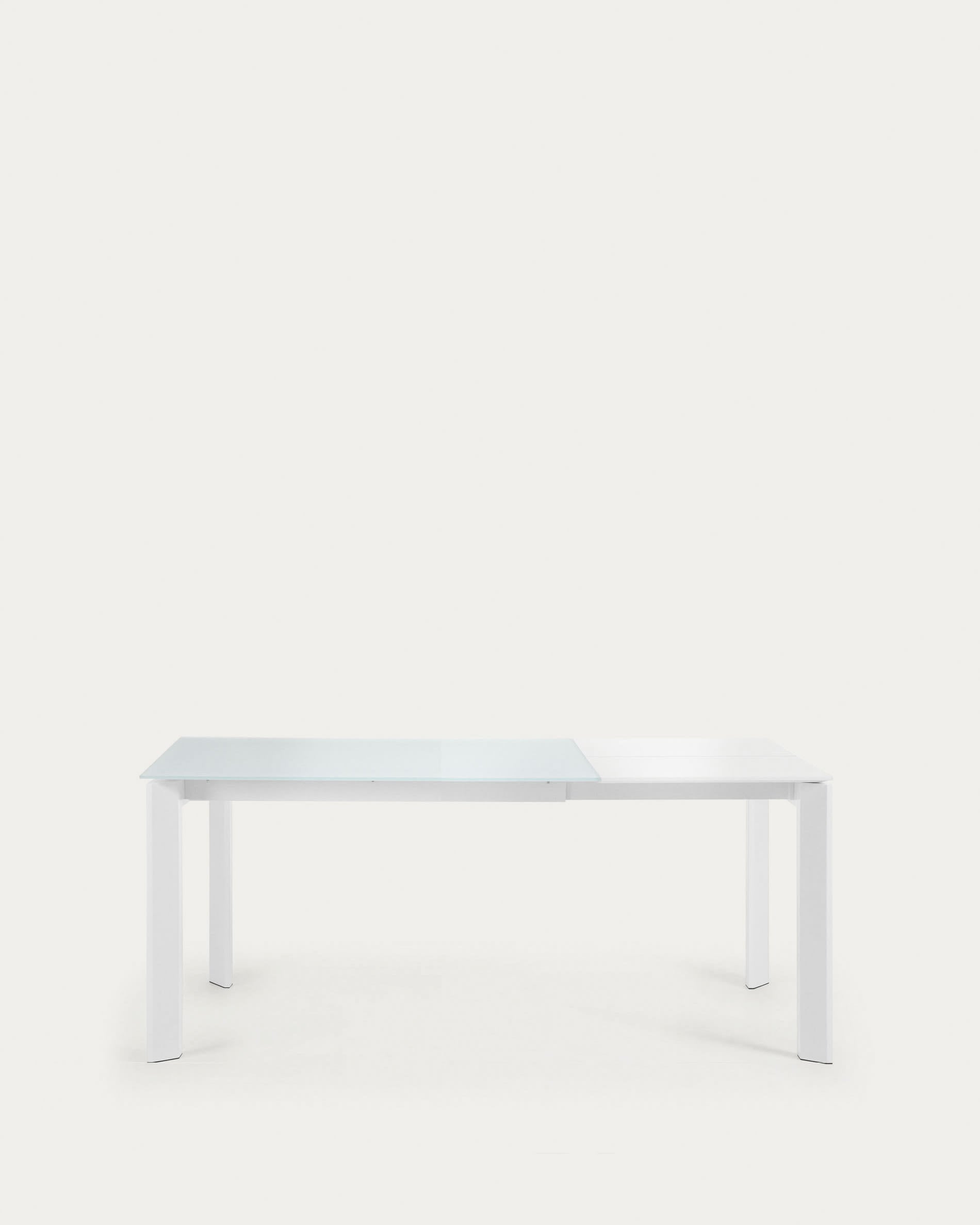 Eleganter Axis Ausziehtisch mit weisser Glasplatte und Stahlbeinen, erweiterbar von 120 auf 180 cm, perfekt für moderne Wohnräume.