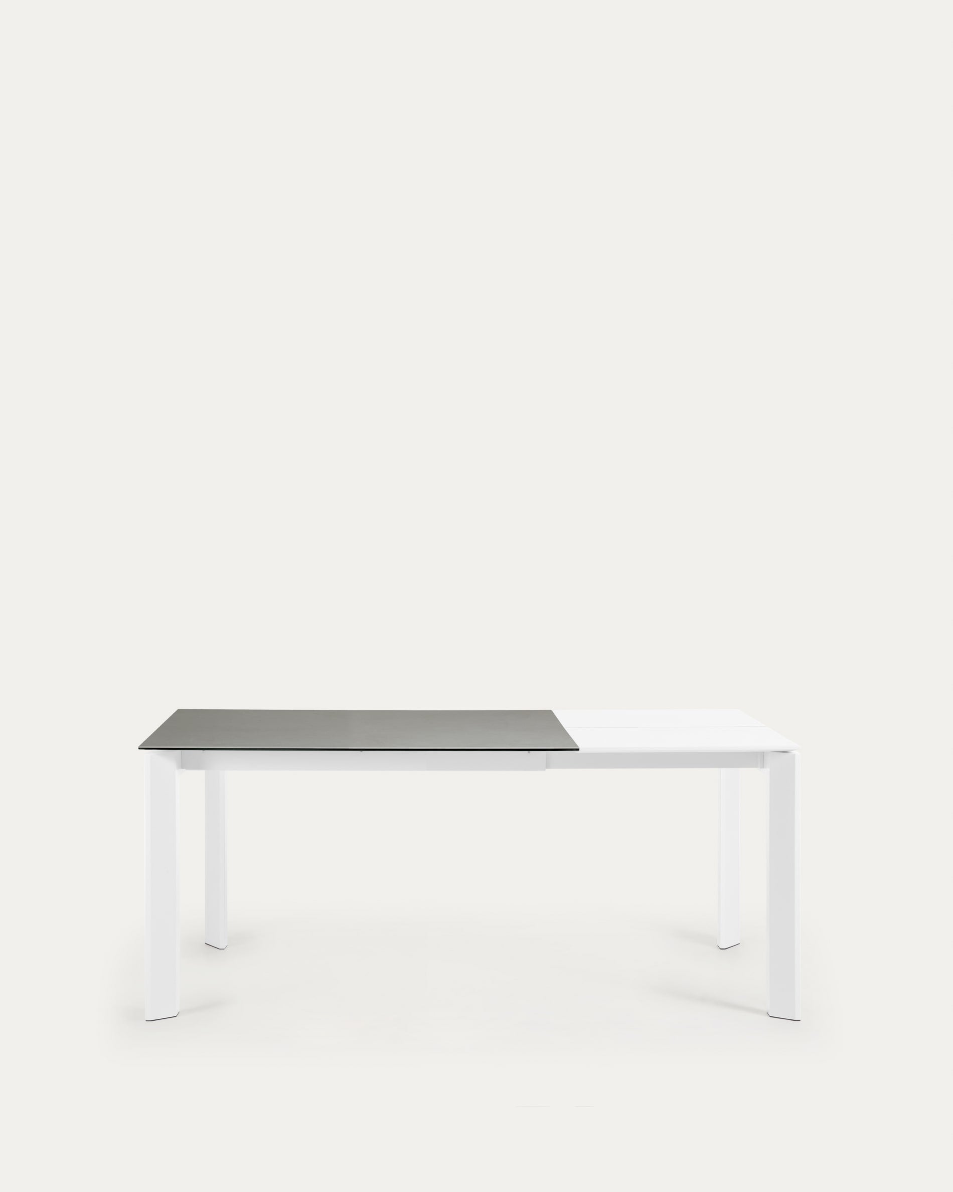 Eleganter Ausziehtisch mit Hydra Plomo Feinsteinzeugplatte und weißen Stahlbeinen, ausziehbar von 120 auf 180 cm, modern und stilvoll.