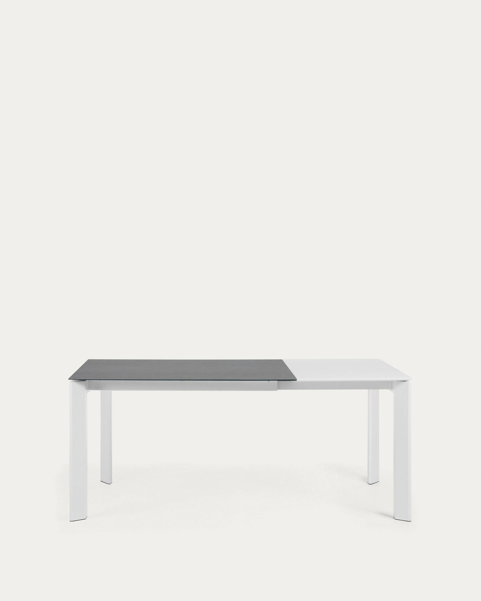 Eleganter Axis Ausziehtisch mit robuster Vulcano Roca Feinsteinzeugplatte und weißen Stahlbeinen, ausziehbar von 120 auf 180 cm.