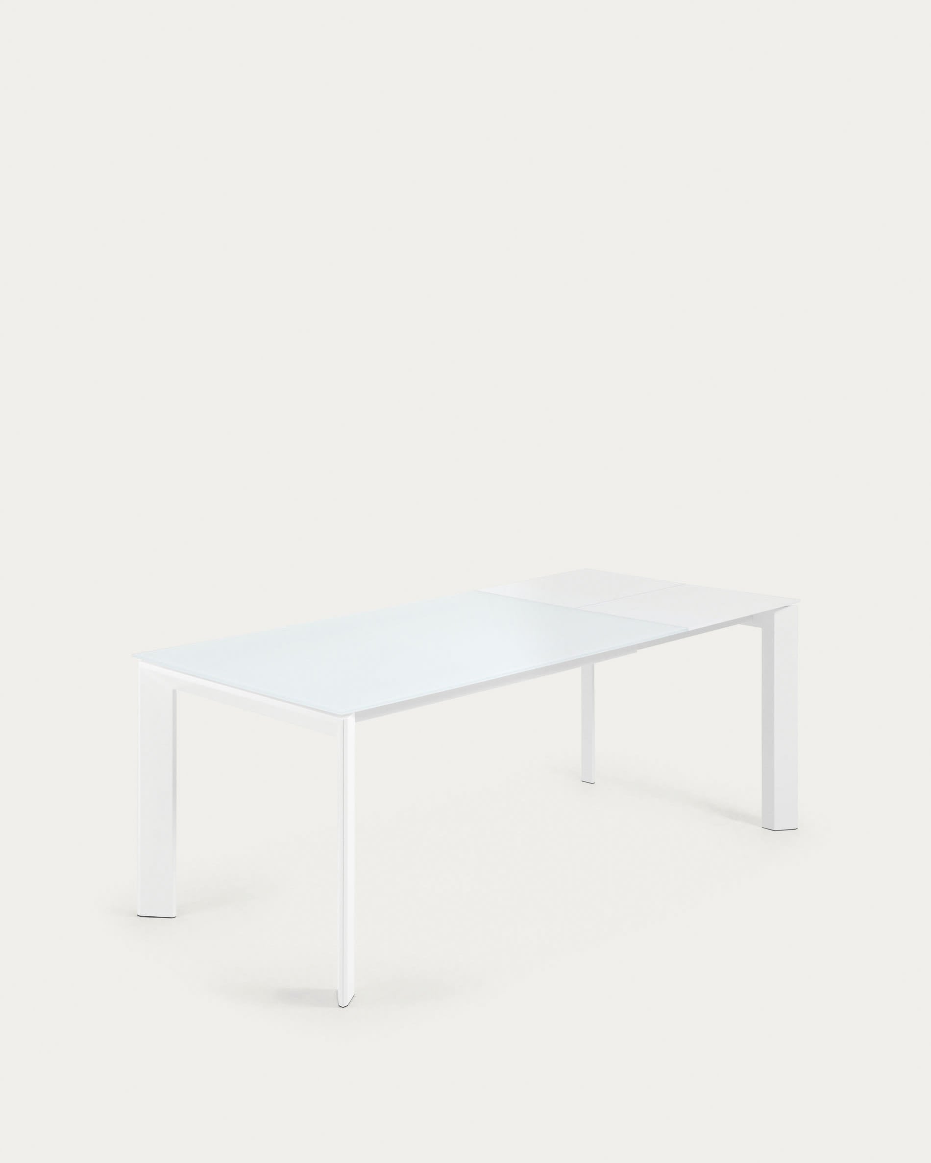 Eleganter, ausziehbarer Glastisch mit weissen Stahlbeinen, ideal für moderne Esszimmer.