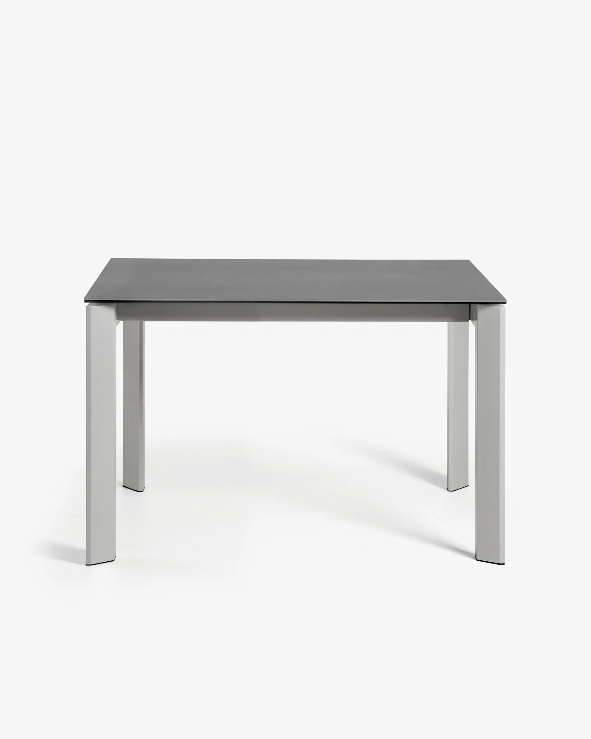 Eleganter Ausziehtisch mit grauen Beinen und Feinsteinzeugplatte in Vulcano Roca Optik, ausziehbar von 120 auf 180 cm.