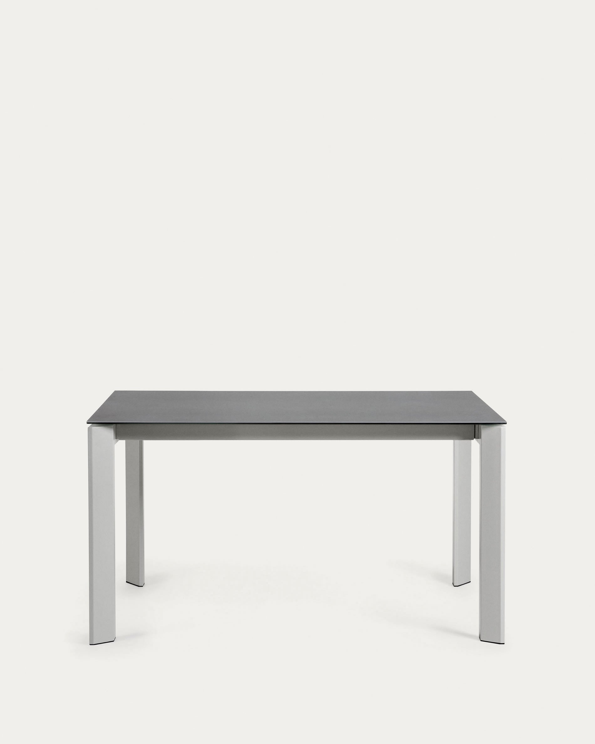 Moderner Ausziehtisch mit grauen Beinen und Feinsteinzeugplatte in Vulcano Roca Finish, erweiterbar von 140 auf 200 cm.