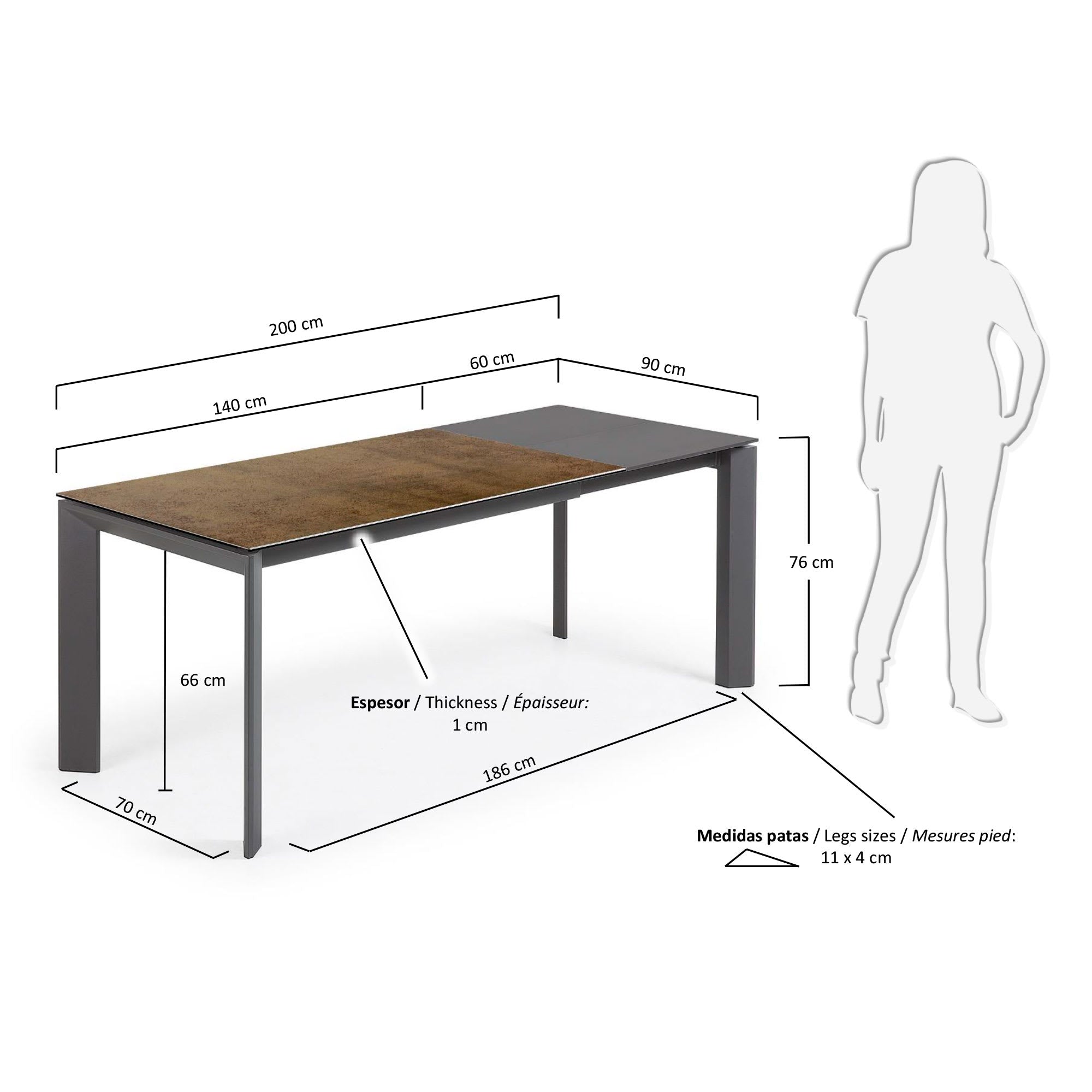 Eleganter Axis Ausziehtisch mit Iron Corten Feinsteinzeugplatte und dunkelgrauen Beinen, 140-200 cm, von Kave Home.