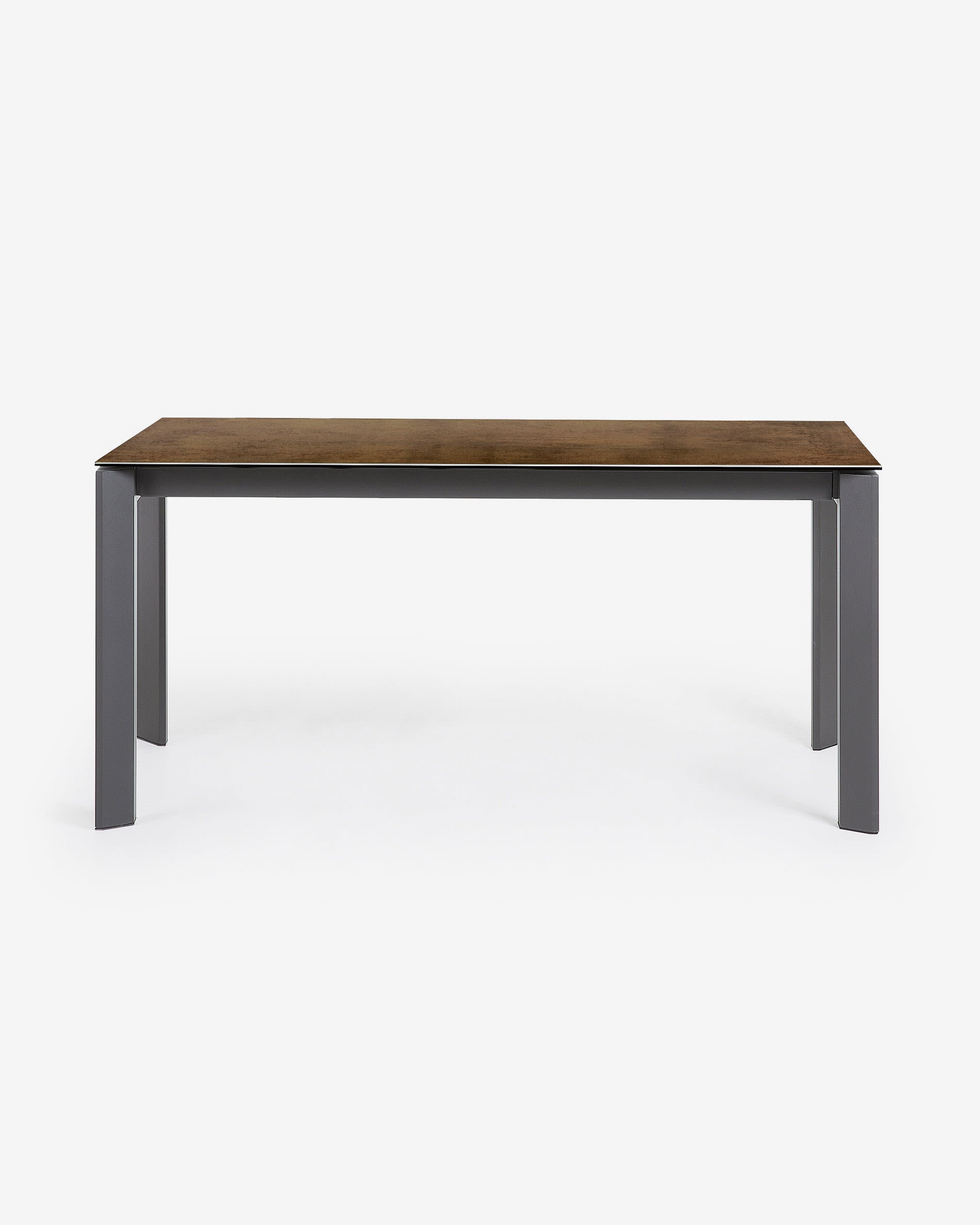 Eleganter Ausziehtisch mit Feinsteinzeugplatte und dunkelgrauen Iron Corten Beinen, perfekt für moderne Wohnräume.