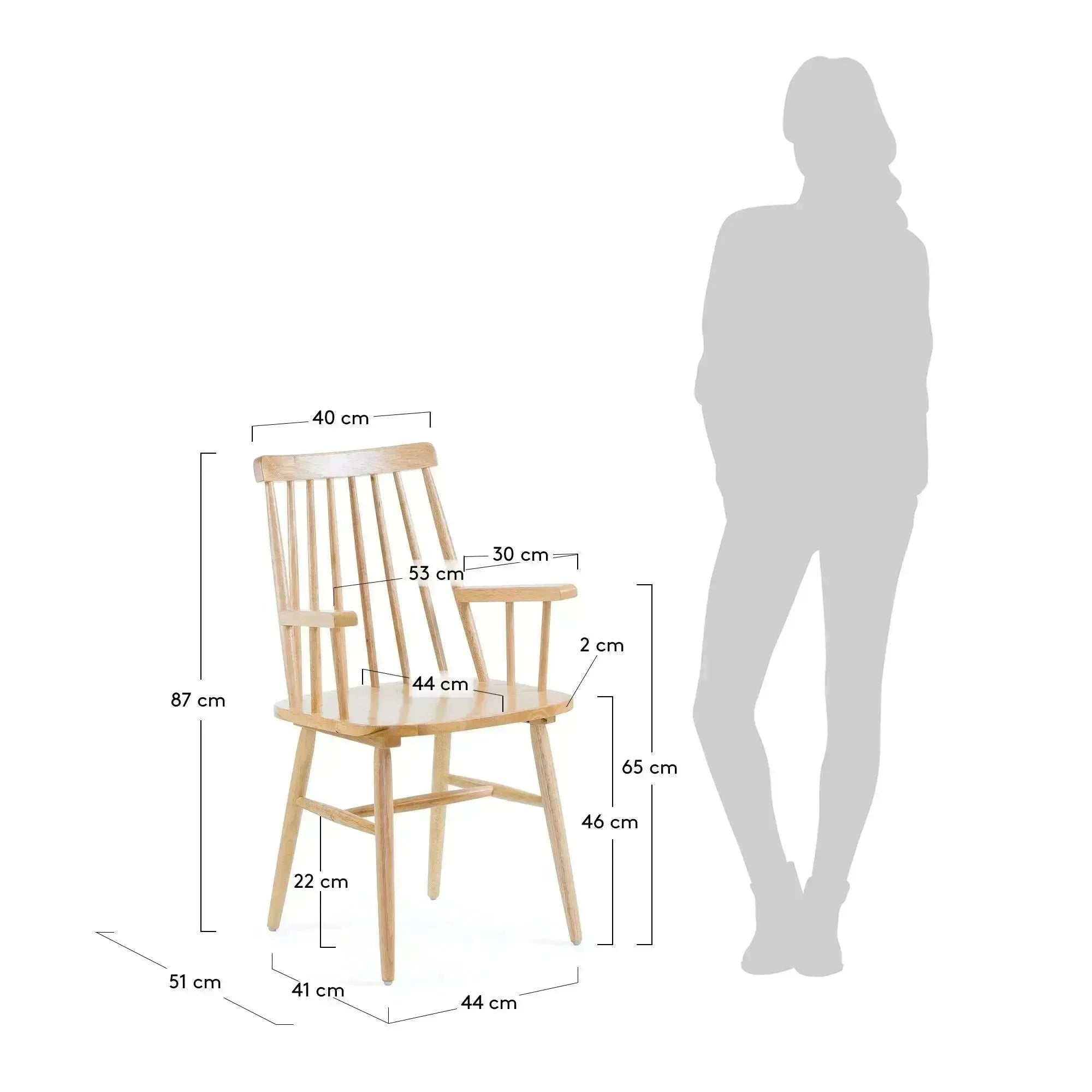 Tressia Stuhl mit Armlehnen aus massivem Kautschukholz, natur lackiert, ideal für stilvolle und zeitgemäße Wohnräume.