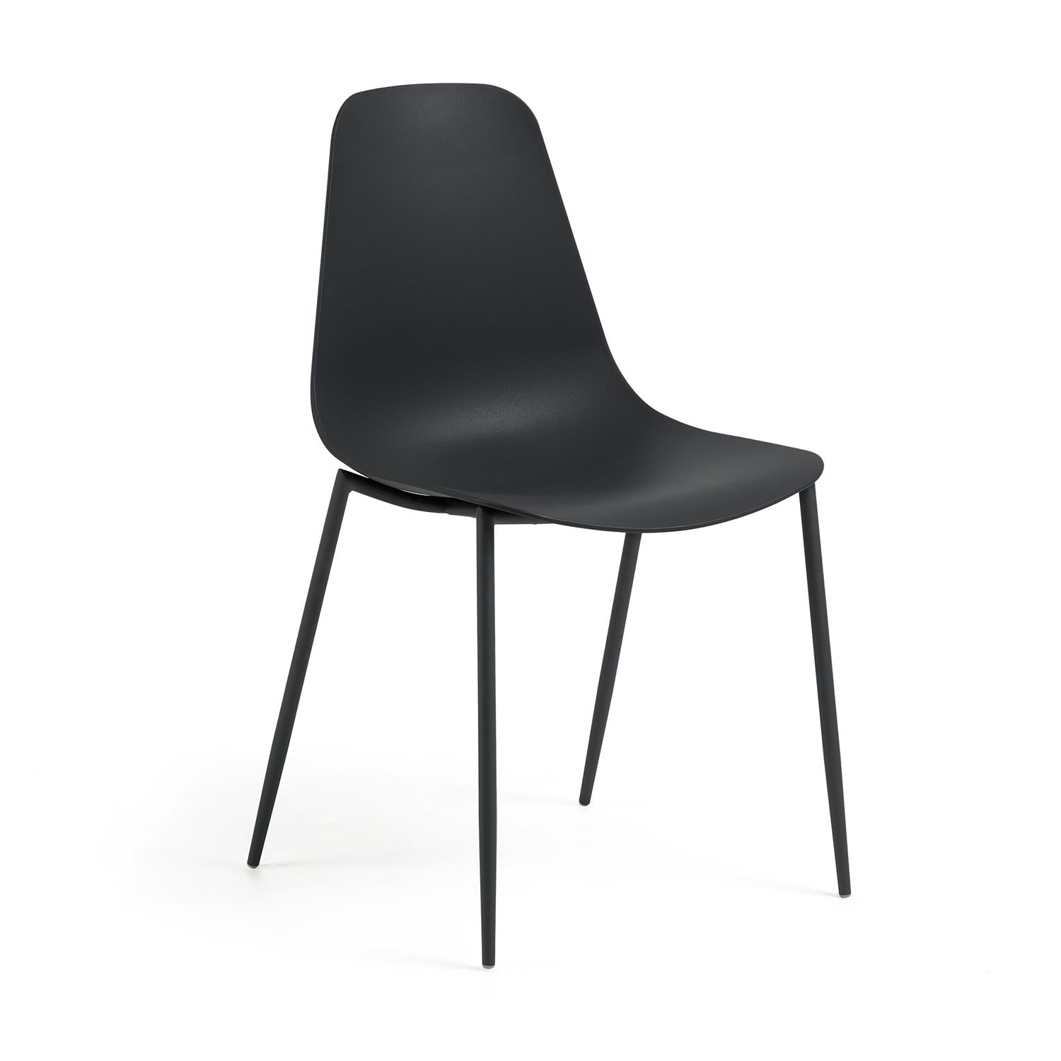 Whatts Stuhl mit Stahlbeinen in Schwarz in Schwarz präsentiert im Onlineshop von KAQTU Design AG. Stuhl ist von Kave Home