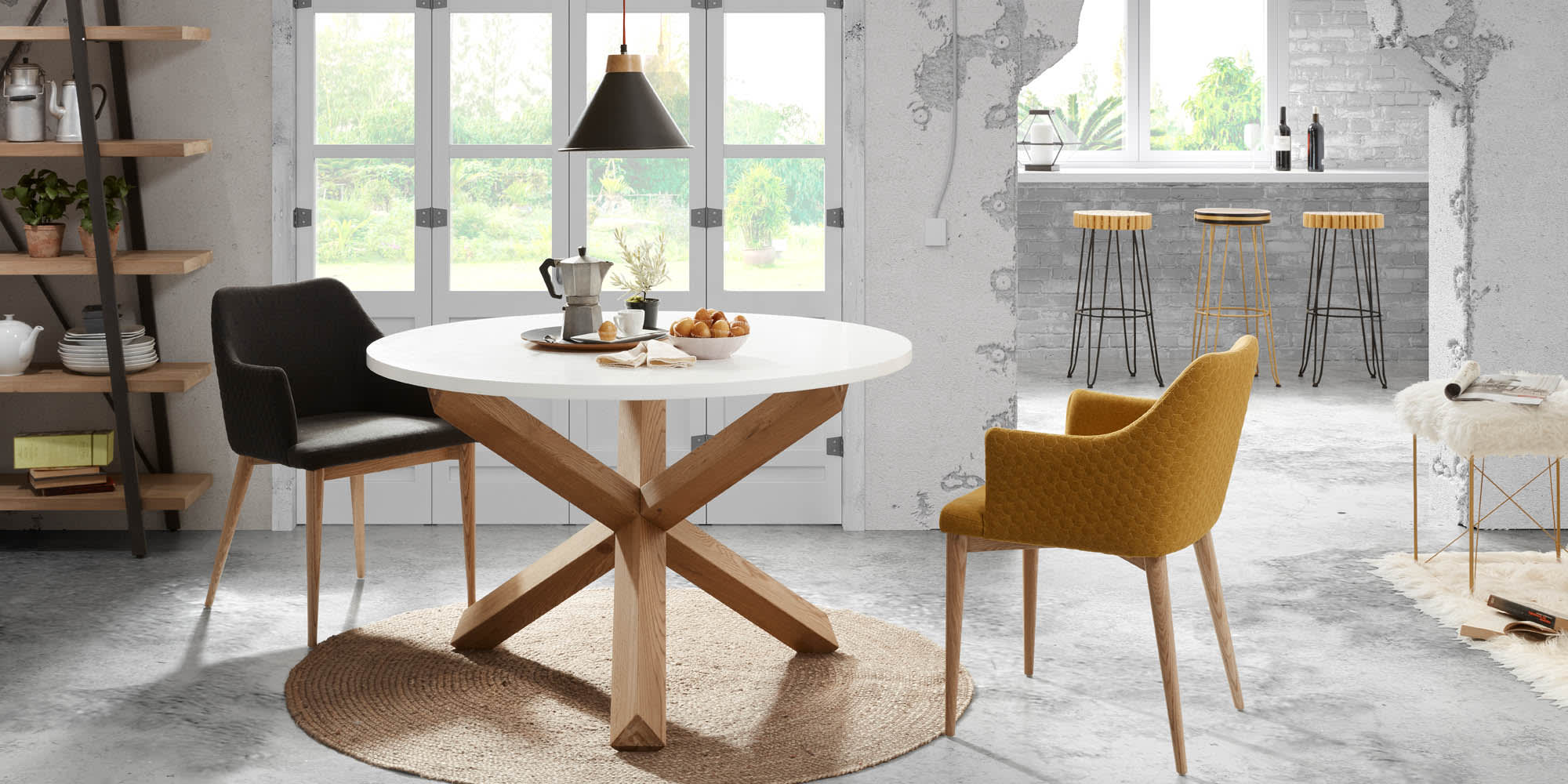 Eleganter runder Tisch mit weisser MDF-Platte und Eichenbeinen, ideal für stilvolle, gesellige Anlässe.