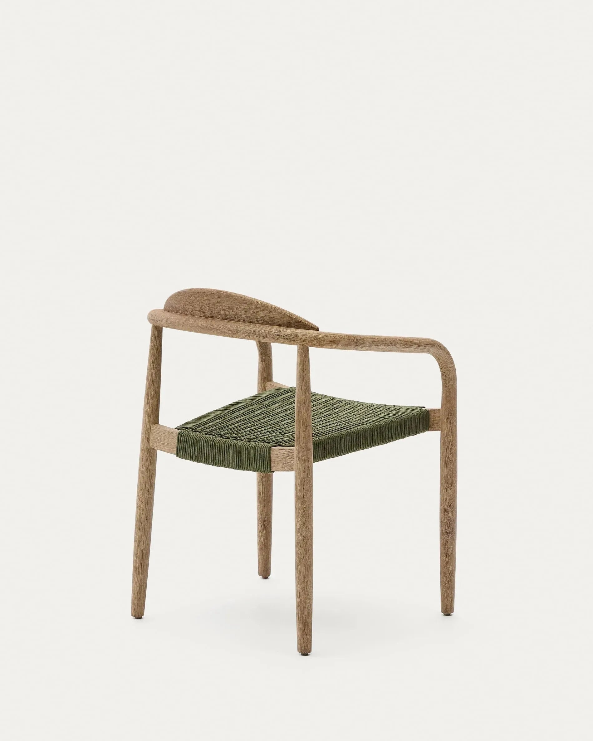Stapelstuhl Nina aus FSC-zertifiziertem Akazienholz und grünem Seil, perfekt für nachhaltiges und modernes Wohnen.