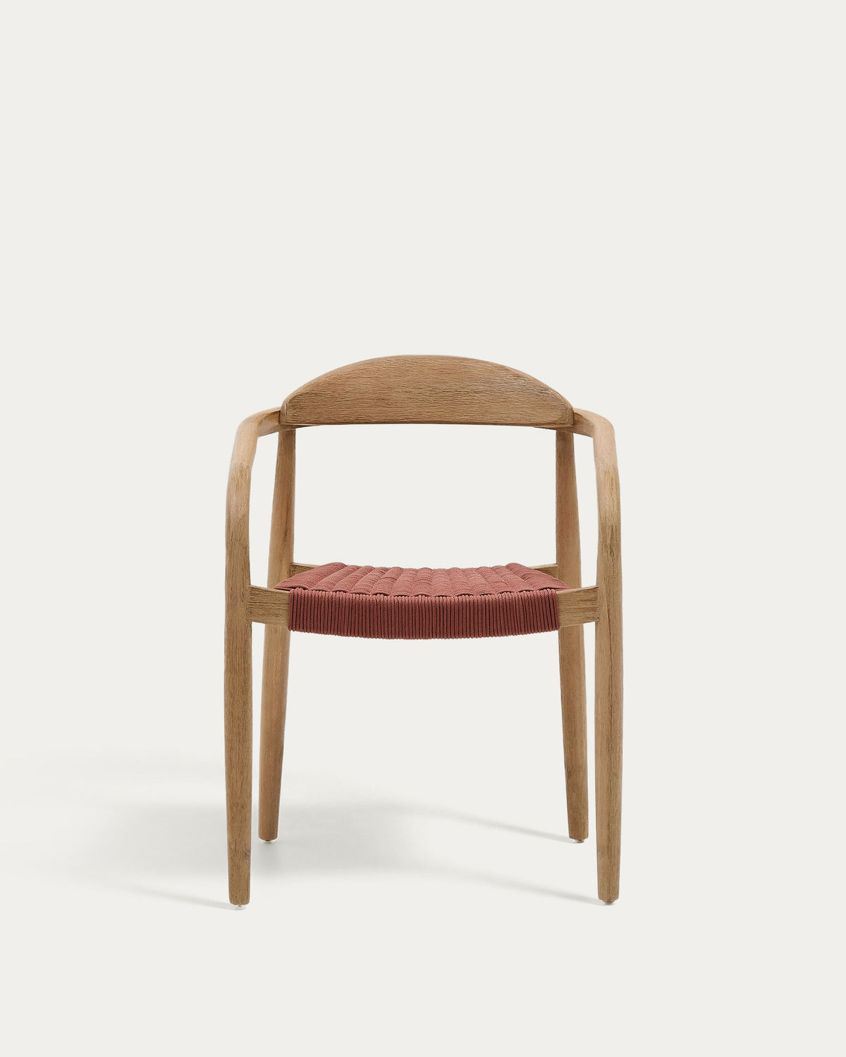 Stapelbarer Stuhl Nina aus massivem Akazienholz und Seil in Terrakotta FSC 100% in Terrakotta präsentiert im Onlineshop von KAQTU Design AG. Gartenstuhl mit Armlehnen ist von Kave Home