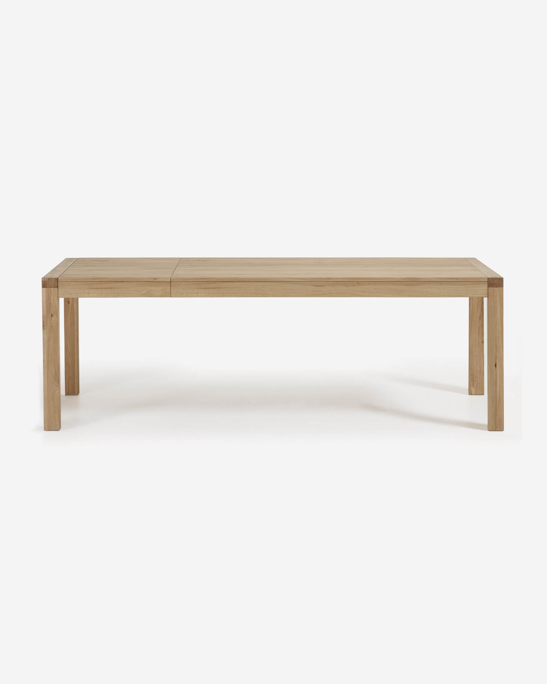 Moderner Briva Ausziehtisch aus Eichenfurnier, natürlich veredelt, 200-280 cm, perfekt für elegante Wohnräume.