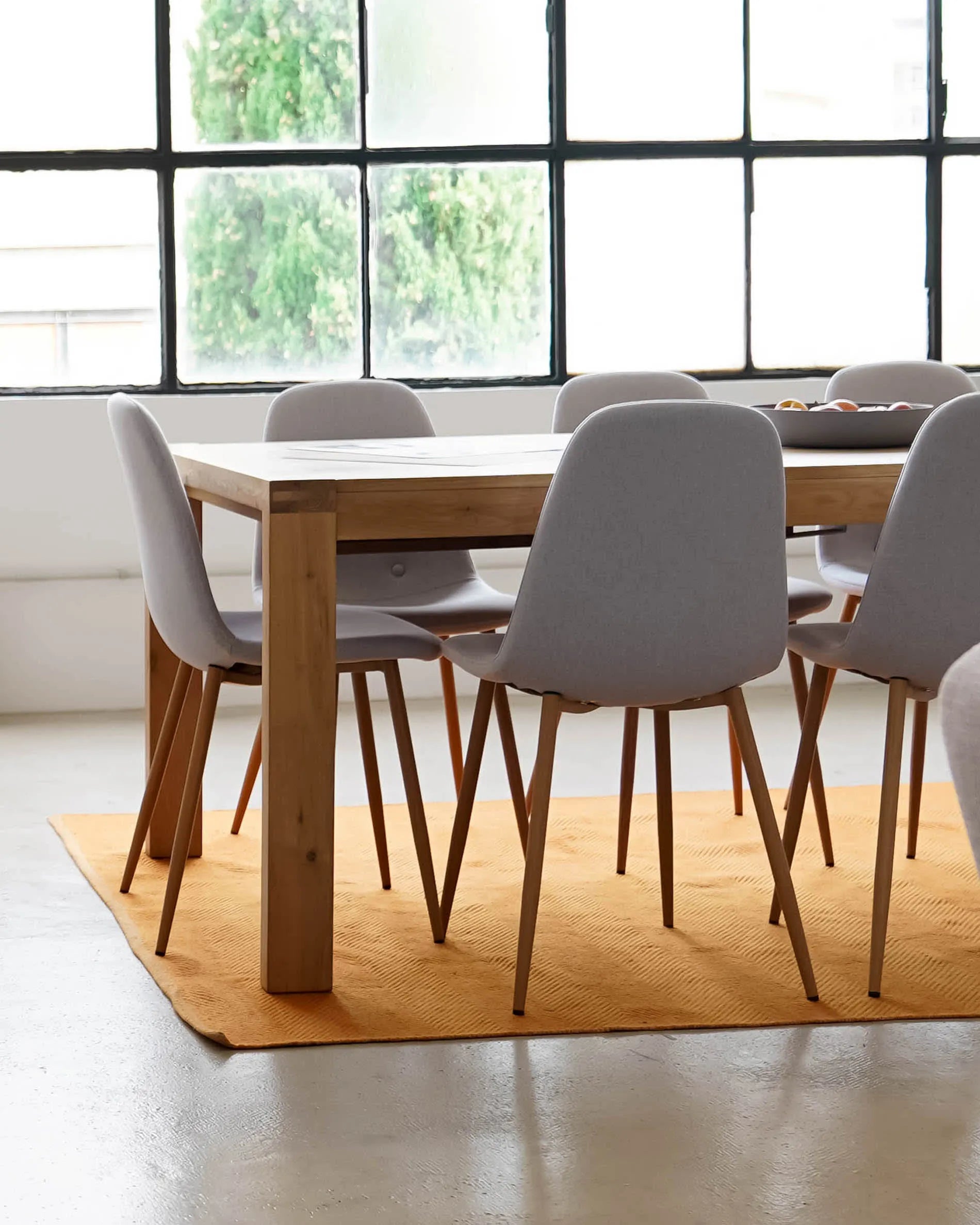 Eleganter Briva Ausziehtisch aus Eichenfurnier, natürliches Finish, 200-280 cm, ideal für stilvolle Essbereiche.