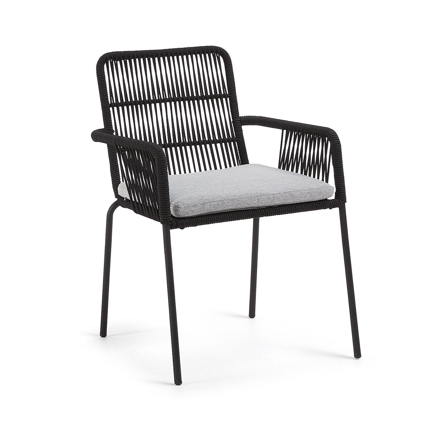 3D-Modell eines eleganten schwarzen Samanta Seilstuhls mit galvanisierten Stahlbeinen für stilvolle Gartenmomente.