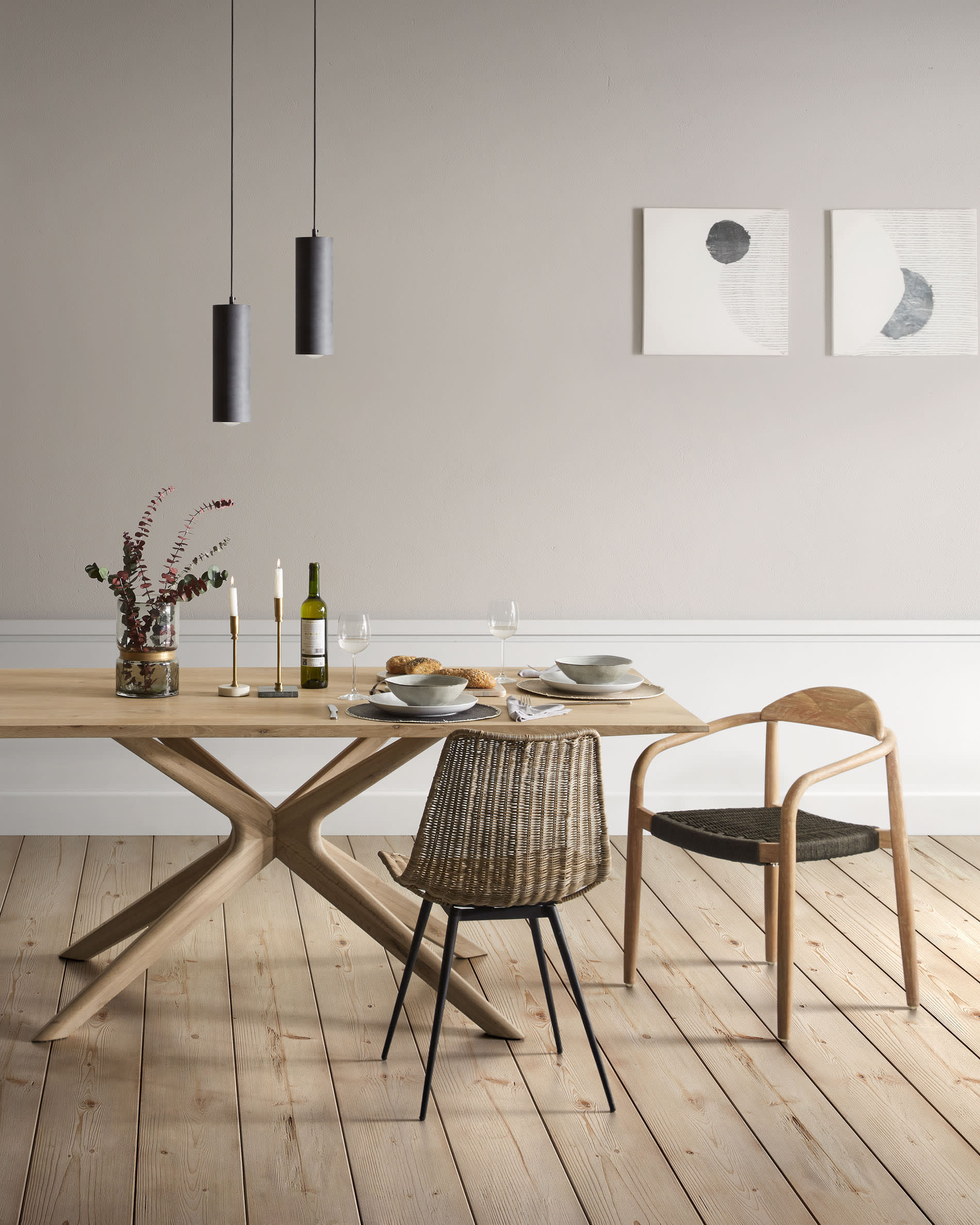 Eleganter Armande Tisch: 200x100 cm, Eichenfurnier, aufhellendes Finish, nachhaltig, zeitlos, für gesellige Runden.