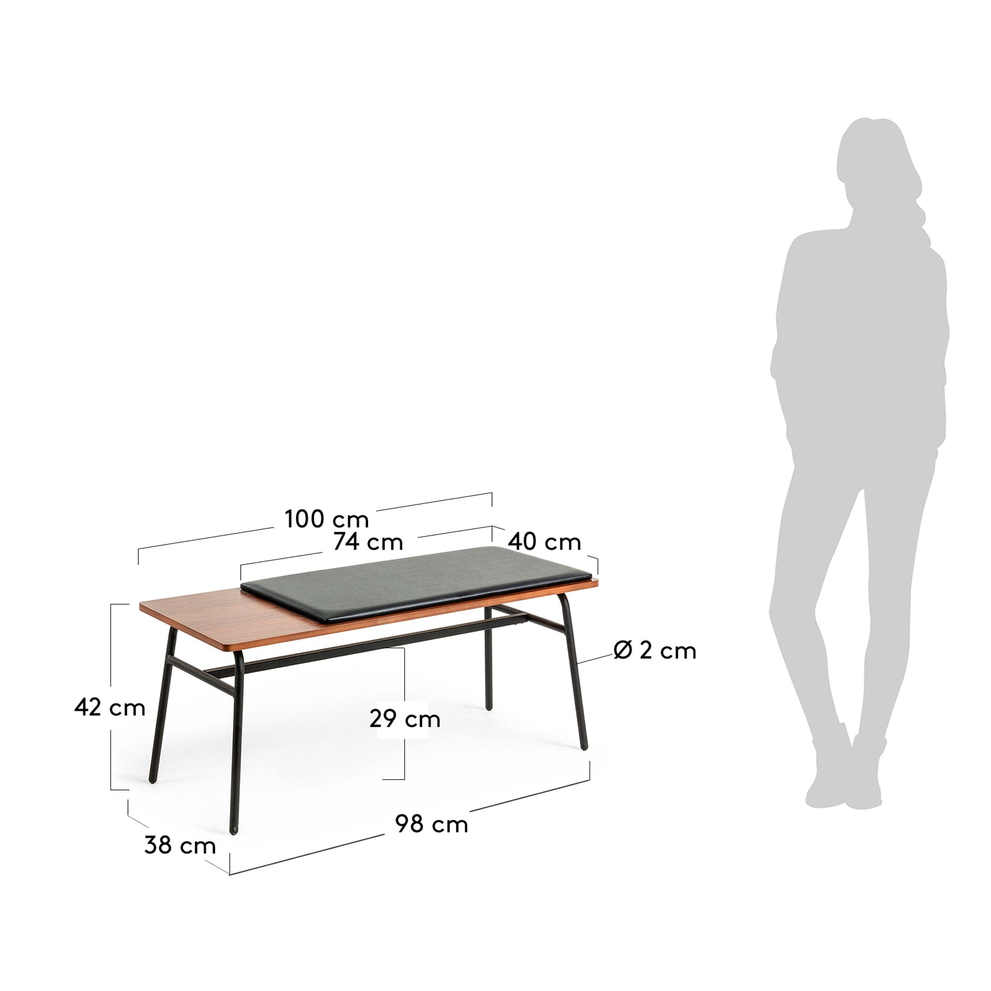 Die Carabel Bank von Kave Home kombiniert stilvolles Nussholzfurnier mit robustem Stahl, perfekt für kleine Räume und vielseitig einsetzbar.