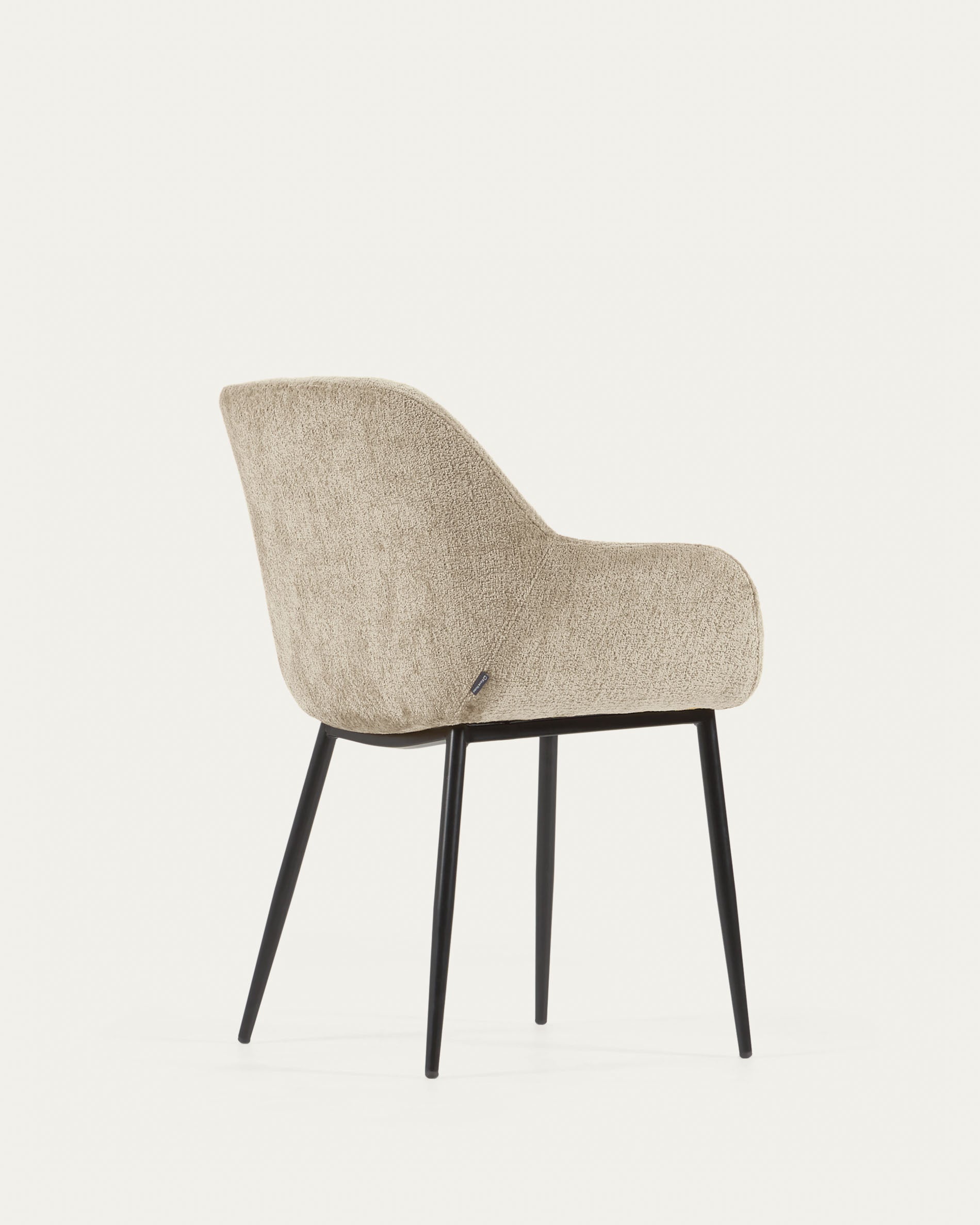 Konna Stuhl aus beiger Chenille mit schwarz lackierten Stahlbeinen FR in Beige präsentiert im Onlineshop von KAQTU Design AG. Stuhl ist von Kave Home