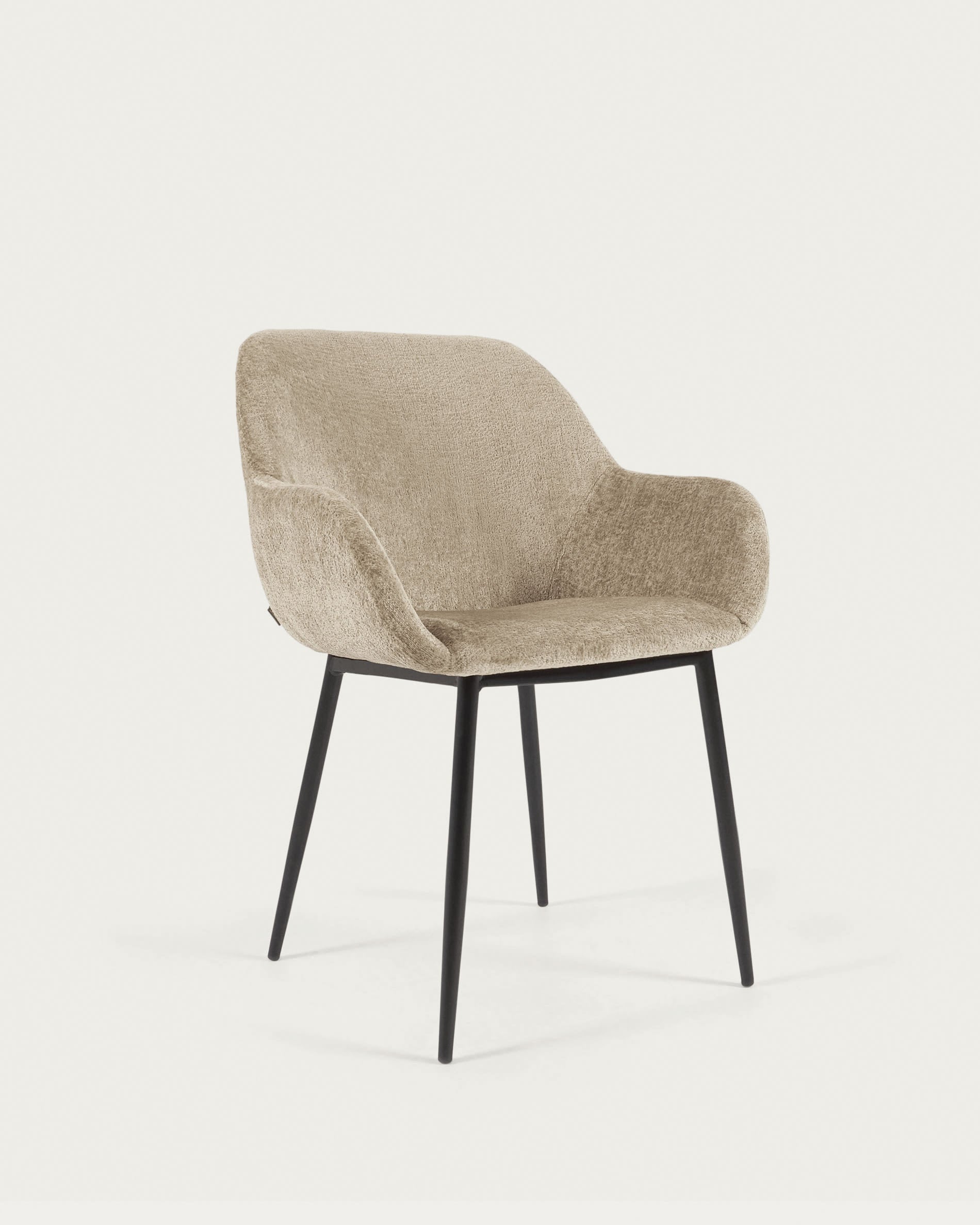 3D-Modell des Konna Stuhls: Beige Chenille, schwarze Stahlbeine, ideal für Esszimmer oder Büro, stilvoll und komfortabel.