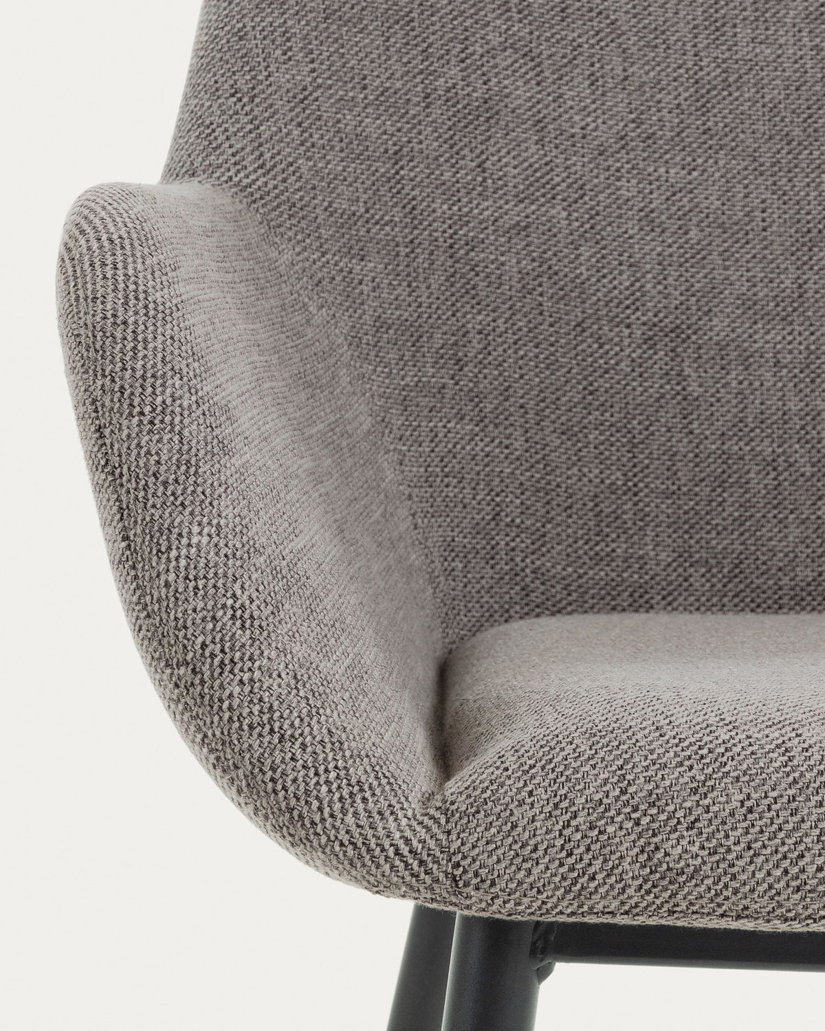 Konna Stuhl hellgrau in Grau, Schwarz präsentiert im Onlineshop von KAQTU Design AG. Stuhl mit Armlehne ist von Kave Home