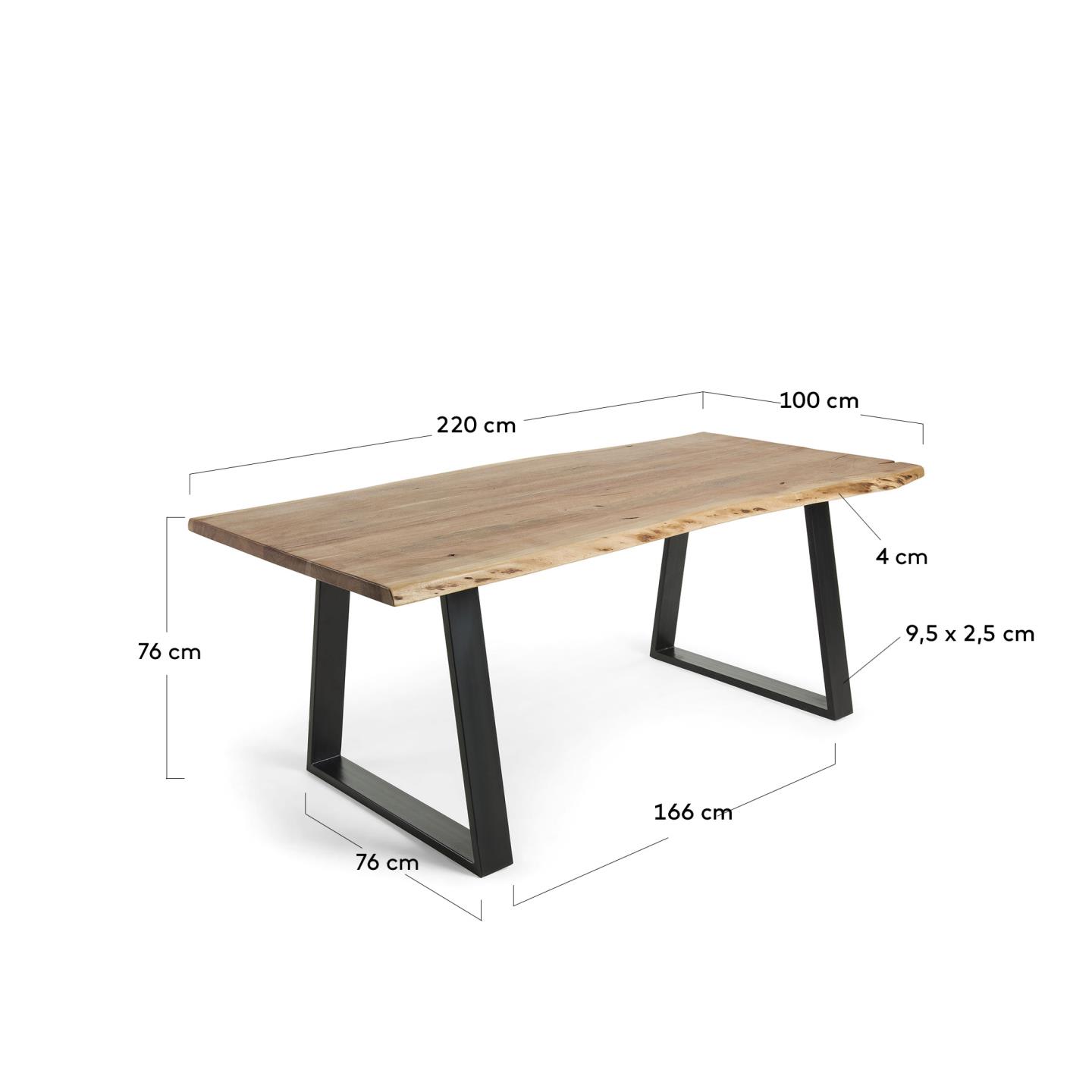 Eleganter Alaia Tisch aus massivem Akazienholz mit robusten, schwarz lackierten Stahlbeinen, ideal für moderne Wohn- und Esszimmer.