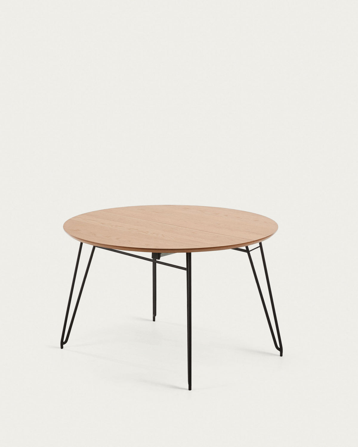 Novac ausziehbarer runder Tisch Ø 120 (200) mit Eichenfurnier und schwarzen Stahlbeinen in Natur, Schwarz präsentiert im Onlineshop von KAQTU Design AG. Esstisch ist von Kave Home