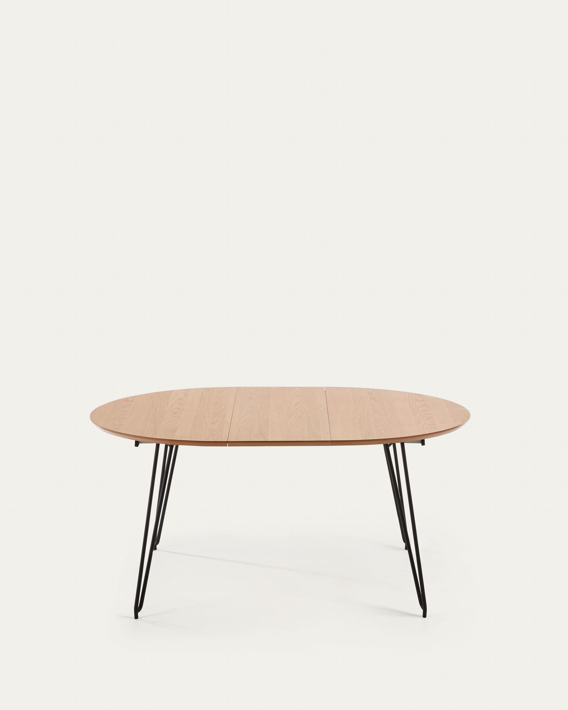 Eleganter runder Tisch Novac, ausziehbar von 120 auf 200 cm, mit Eichenfurnier und schwarzen Stahlbeinen, perfekt für modernes Wohnen.