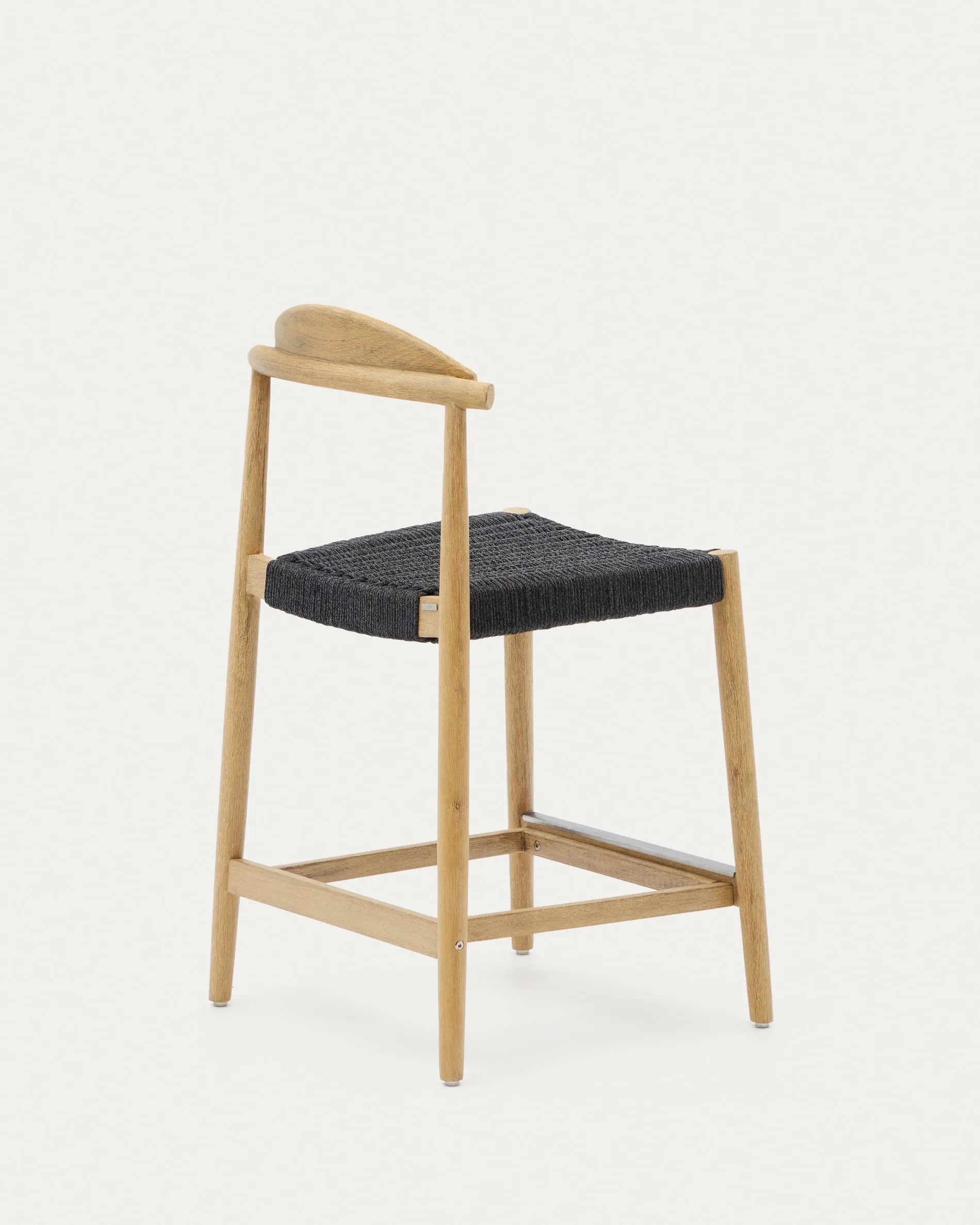 Hocker Nina aus Akazienholz, naturfarben, mit schwarzem Seil, 62 cm hoch, FSC-zertifiziert, stilvoll und nachhaltig.
