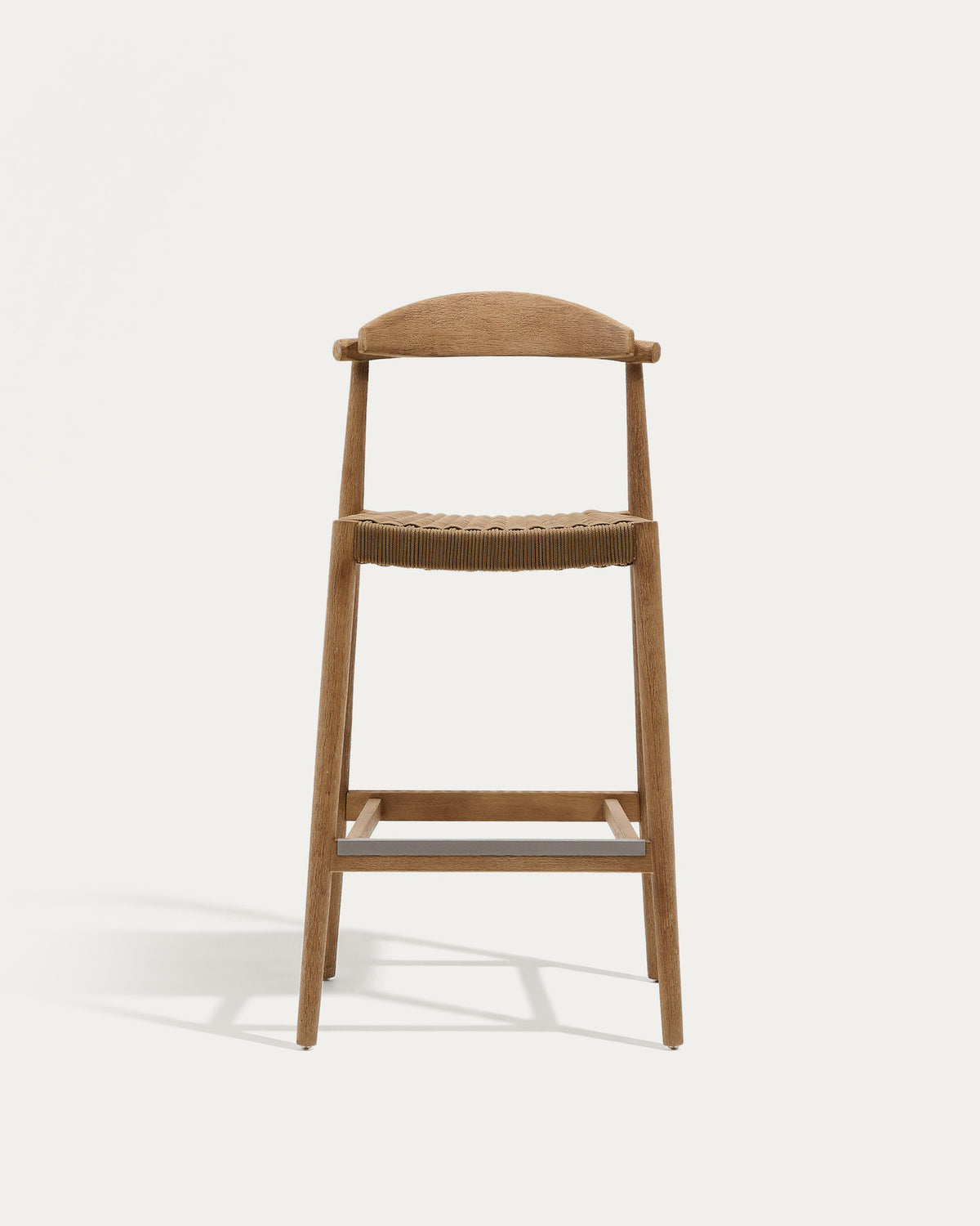 Nina Hocker aus massivem Akazienholz Höhe 76 cm FSC 100% in Beige, Natur präsentiert im Onlineshop von KAQTU Design AG. Outdoor-Barstuhl ist von Kave Home