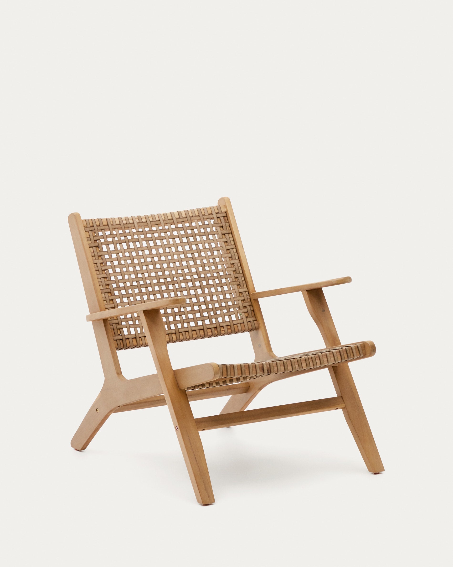 3D-Modell eines eleganten Sessels aus Akazienholz und Korbweide, ideal für den Aussenbereich, FSC-zertifiziert.