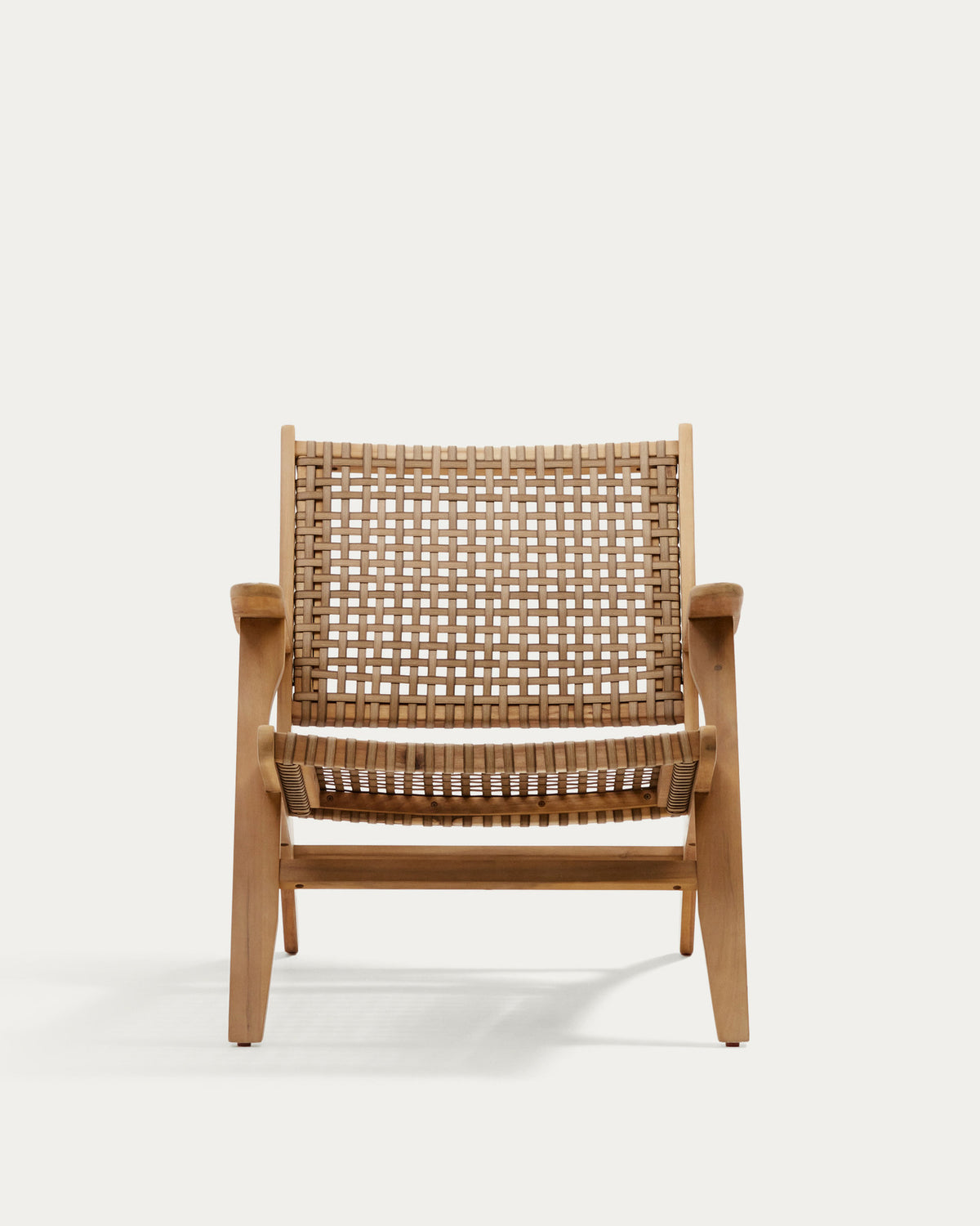 Grignoon Sessel aus massivem Akazienholz und geflochtener Korbweide FSC 100% in Natur, Beige präsentiert im Onlineshop von KAQTU Design AG. Outdoor-Sessel mit Armlehnen ist von Kave Home