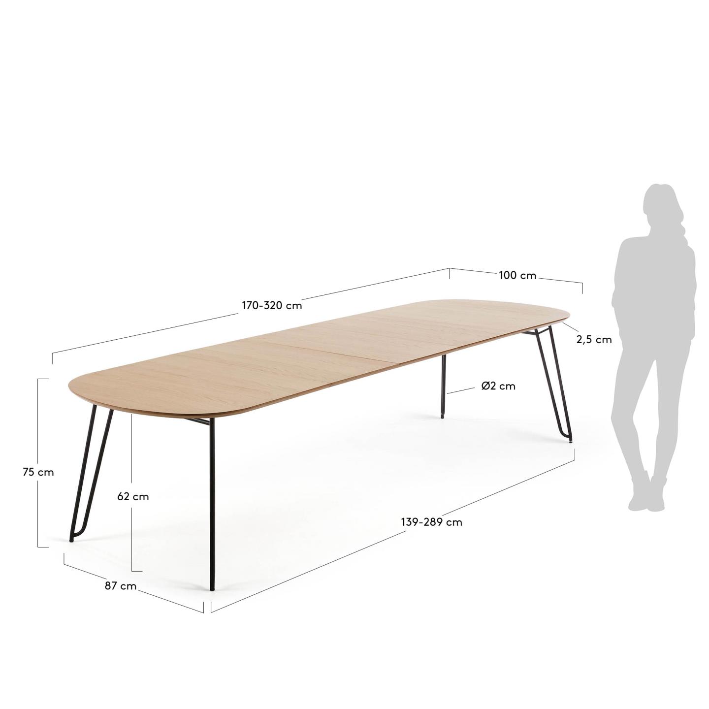 Moderner ausziehbarer Tisch mit Eichenfurnier und schwarzen Stahlbeinen, ideal für stilvolle und funktionale Wohnbereiche.