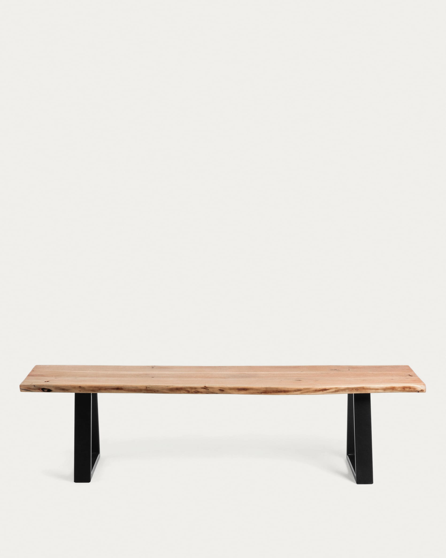 Stilvolle Bank aus Akazienholz mit stabilen schwarzen Stahlbeinen, 140 cm, perfekt für zeitgemässe Wohn- und Essbereiche.