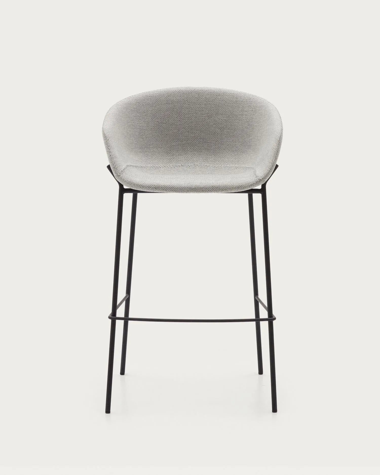 Eleganter Hocker Yvette mit hellgrauem Polstersitz und robusten schwarzen Stahlbeinen, 75 cm hoch, perfekt für modernes Wohnen.