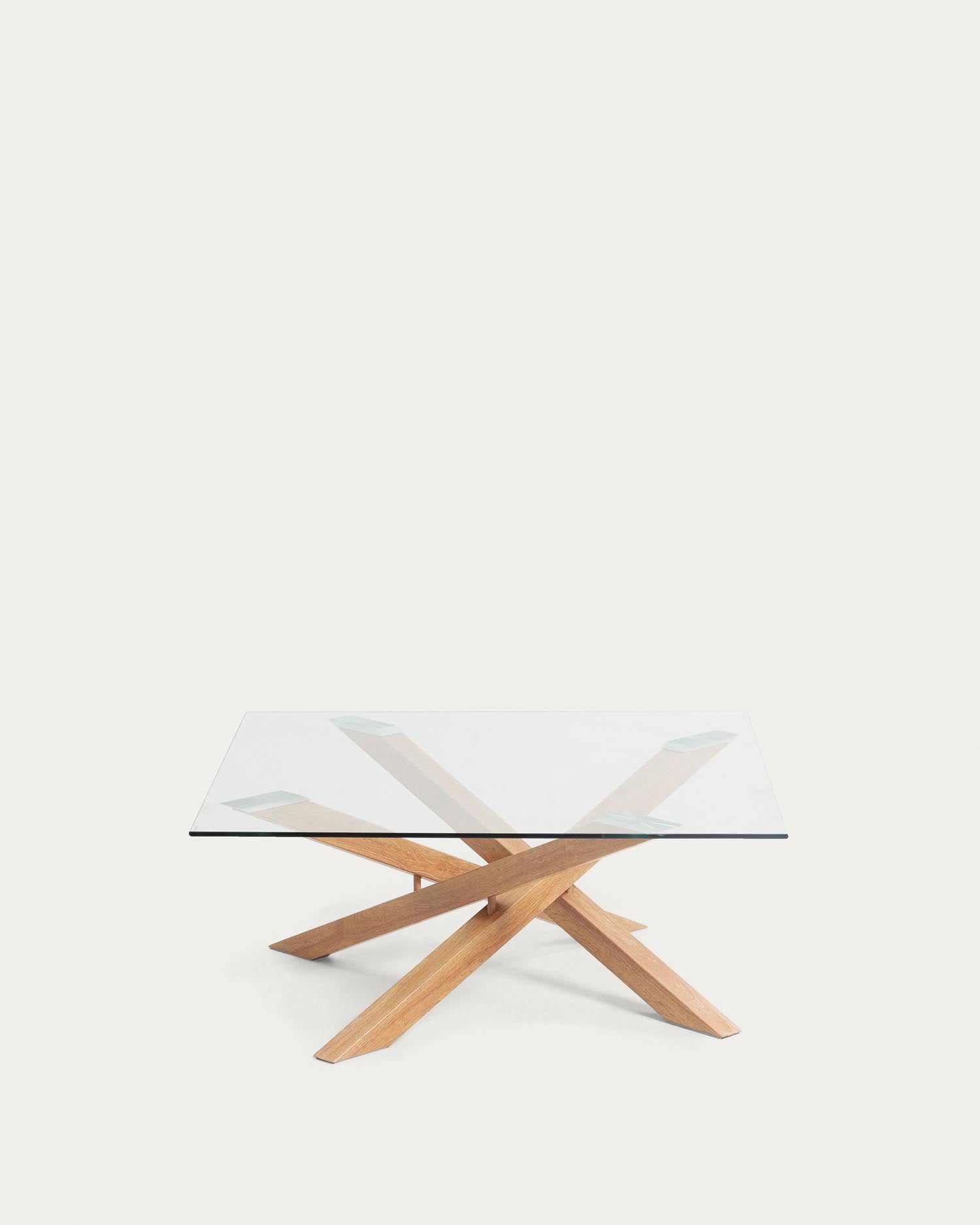 Eleganter Kamido Couchtisch 90x90 cm mit Glasplatte und Stahlbeinen in Holzoptik, modernes Design von Kave Home für stilvolle Wohnräume.