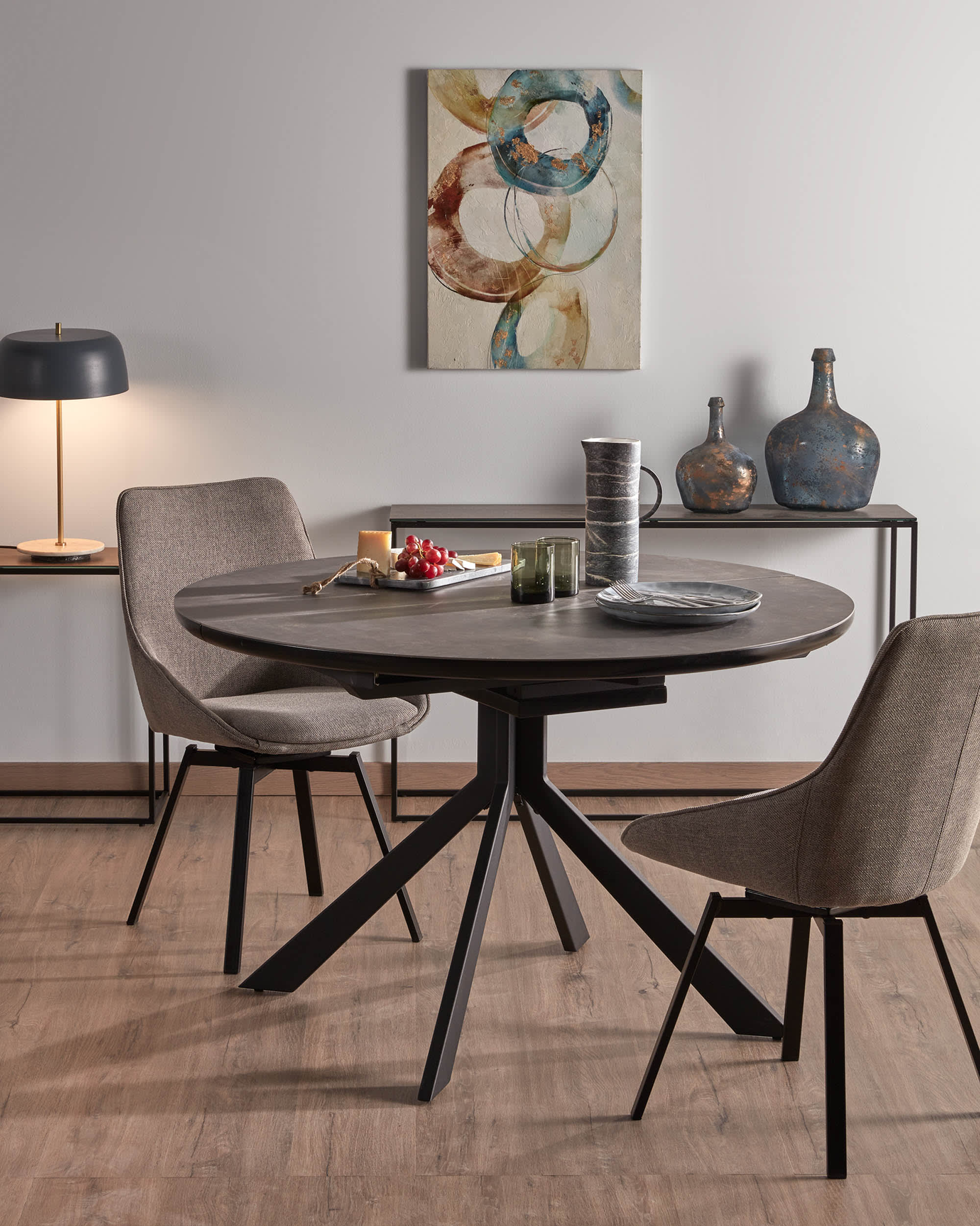 Moderner Konsolentisch von Kave Home mit langlebiger Feinsteinzeugplatte und stabilem Stahlgestell, Masse 110 x 75 cm, ideal für stilvolle Räume.