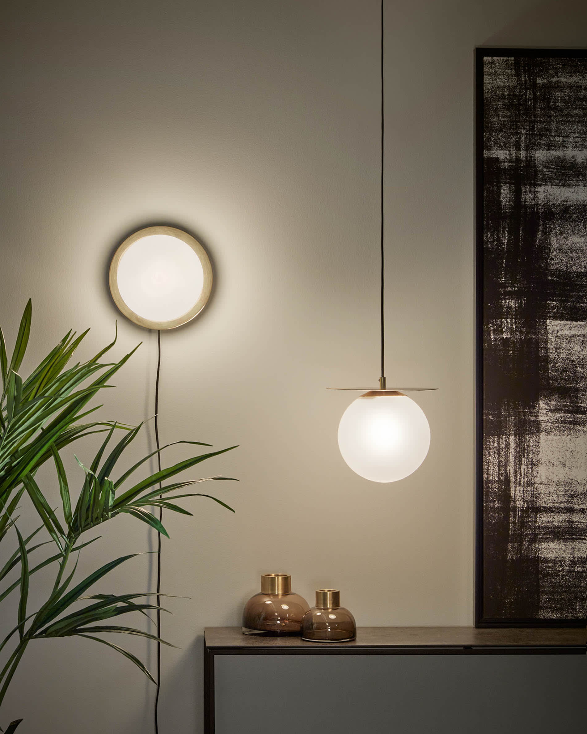 Moderner Konsolentisch von Kave Home mit langlebiger Feinsteinzeugplatte und stabilem Stahlgestell, Masse 110 x 75 cm, ideal für stilvolle Räume.