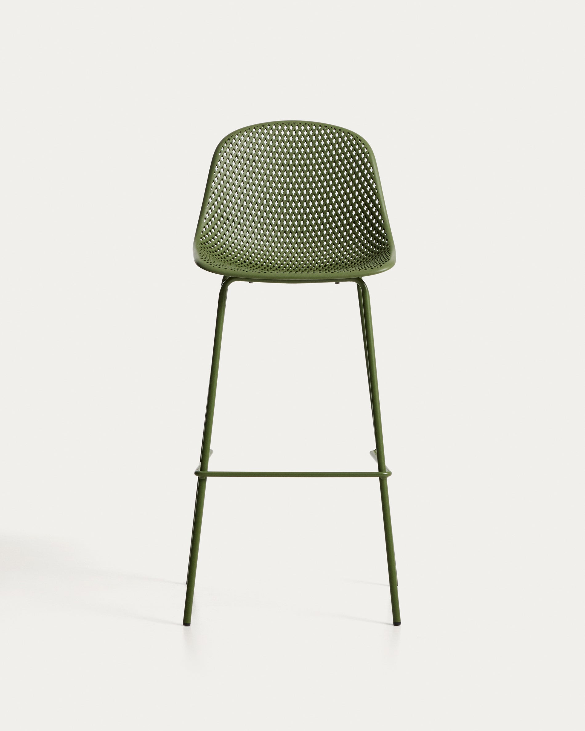 Moderner Outdoor-Hocker Quinby in lebhaftem Grün, 75 cm hoch, ideal für gemütliche Garten- und Terrassenmomente von Kave Home.