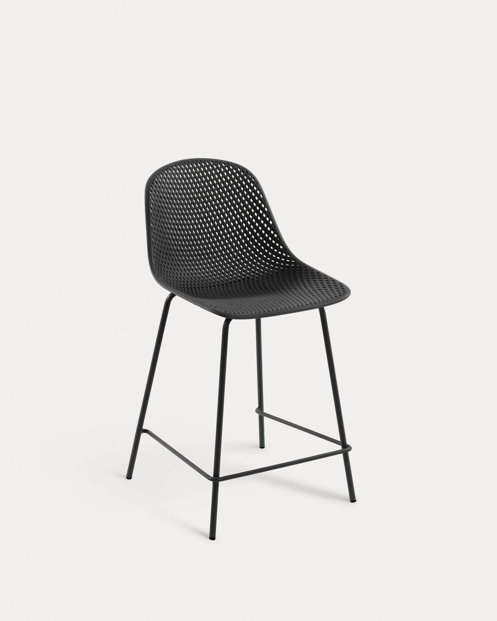 Eleganter, wetterfester Outdoor-Hocker Quinby, 65 cm, grau, aus Stahl & Polypropylen, modern und umweltfreundlich.