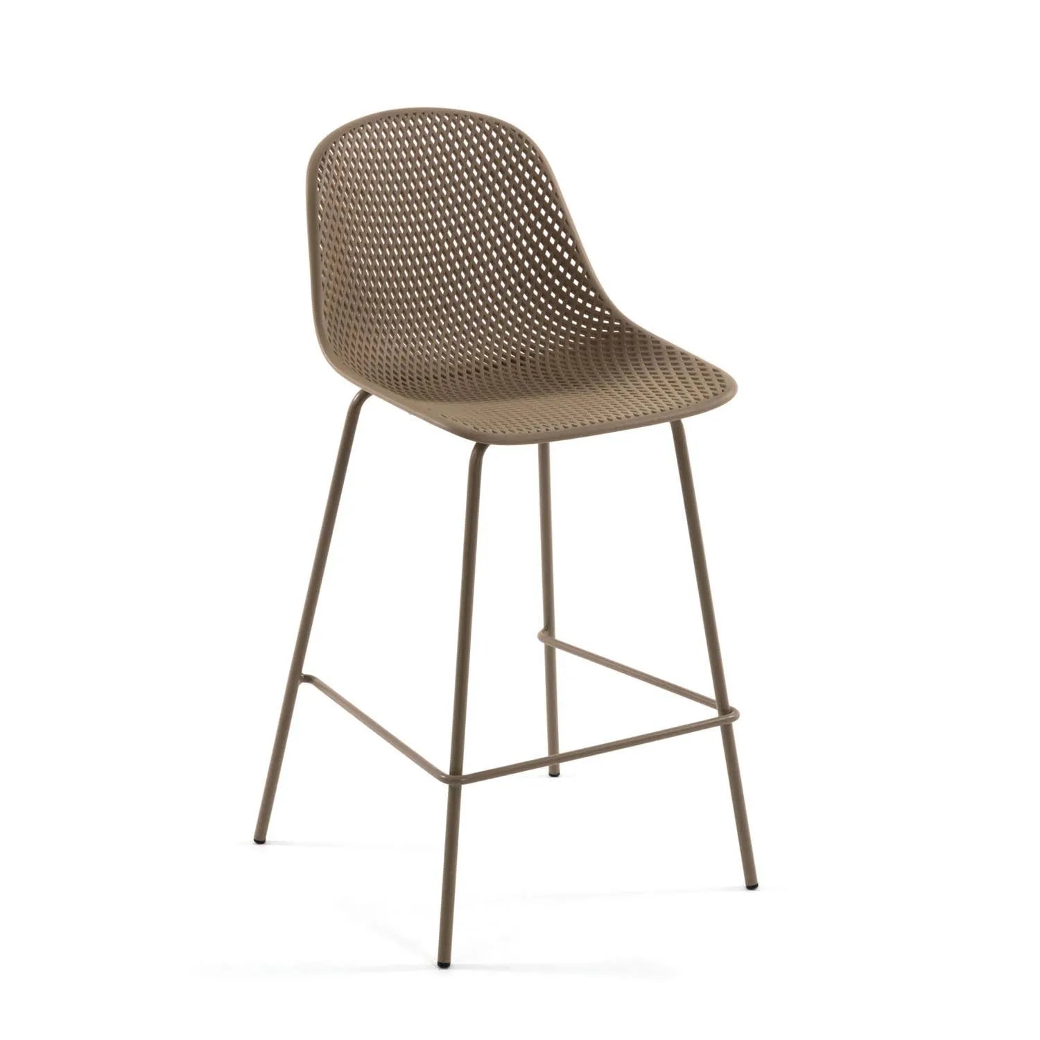 Eleganter Quinby Barhocker in Beige, 75 cm hoch, ideal für Terrasse und Garten. Recycelbares Polypropylen, stabiler Stahlrahmen.