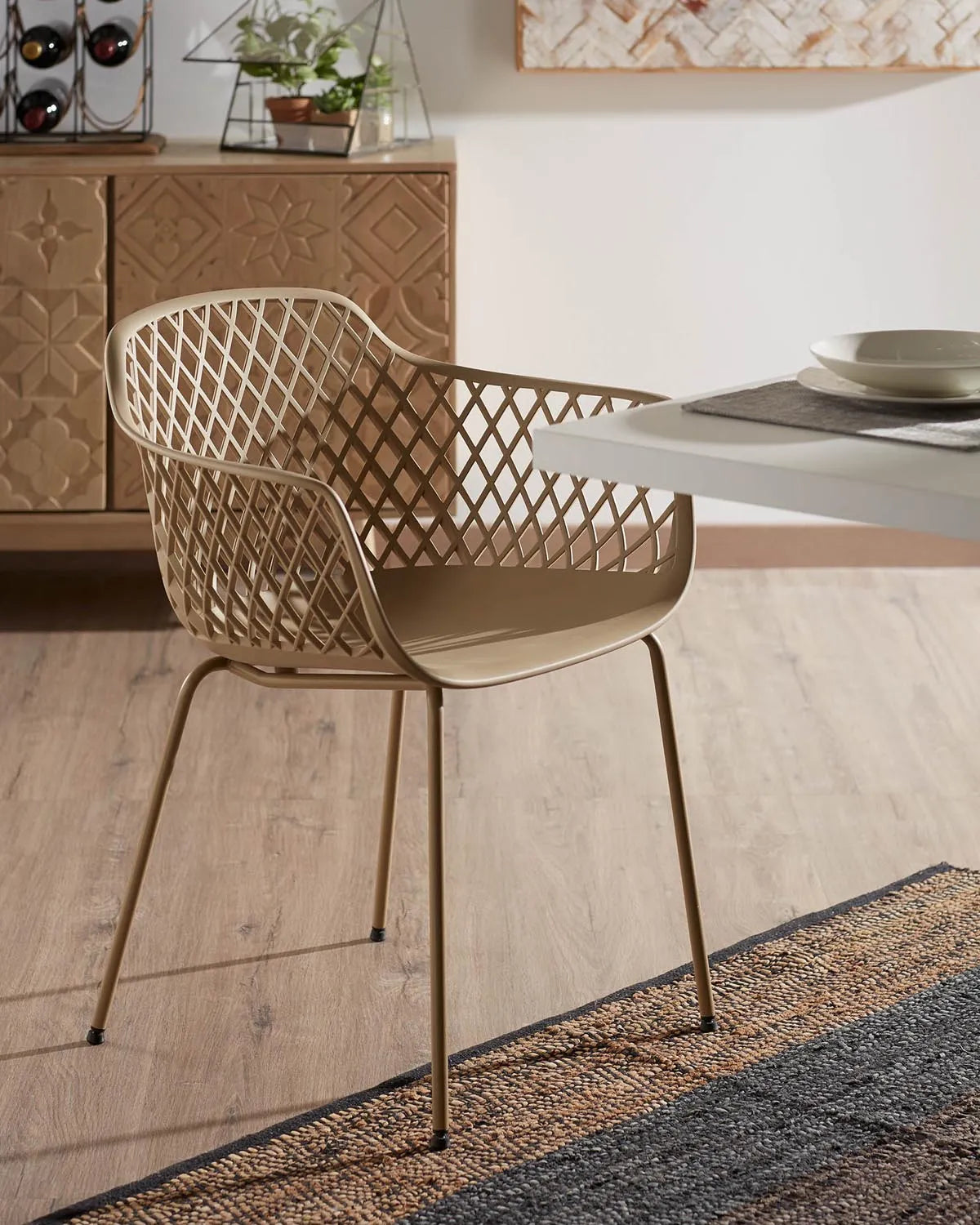 Stilvoller Outdoor-Stuhl Quinn beige von Kave Home für Terrasse.