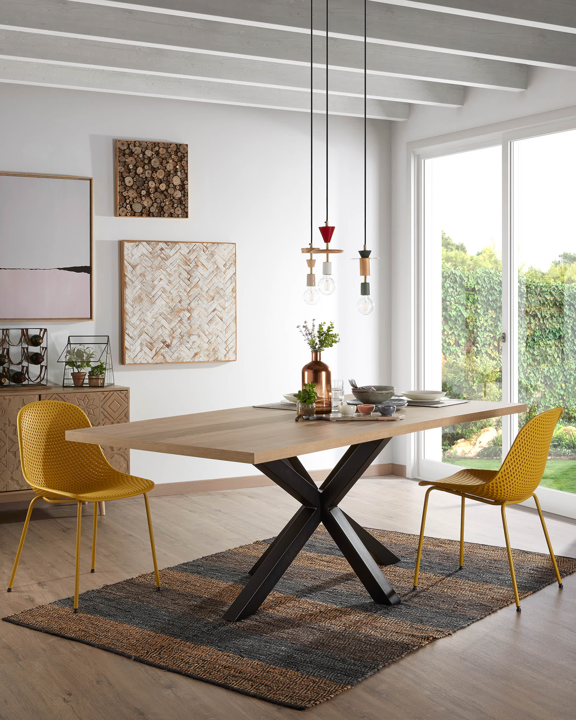 Moderner Tisch Argo, 160x100 cm, Melaminoberfläche in Holzoptik, schwarze Stahlbeine, ideal für Esszimmer oder Büro.