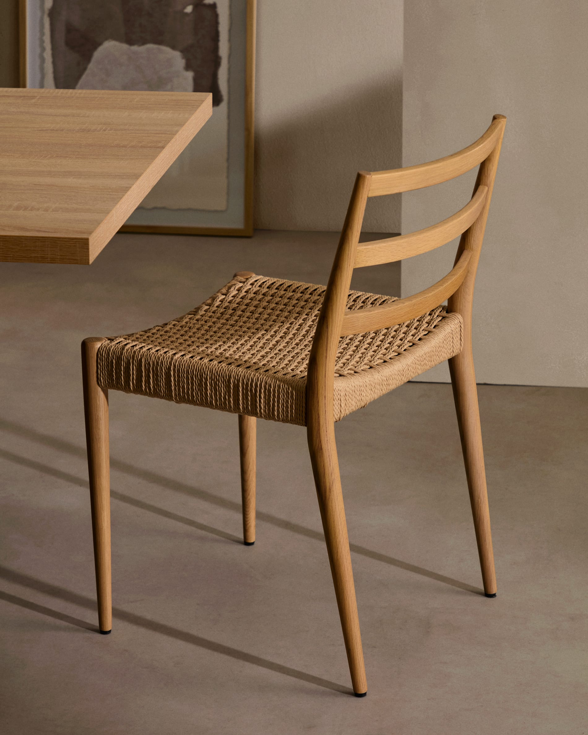 Tisch Argo: 160x100 cm, Melamin in Holzoptik, schwarze Stahlbeine, modernes Design, perfekt für Esszimmer oder Arbeitsräume.