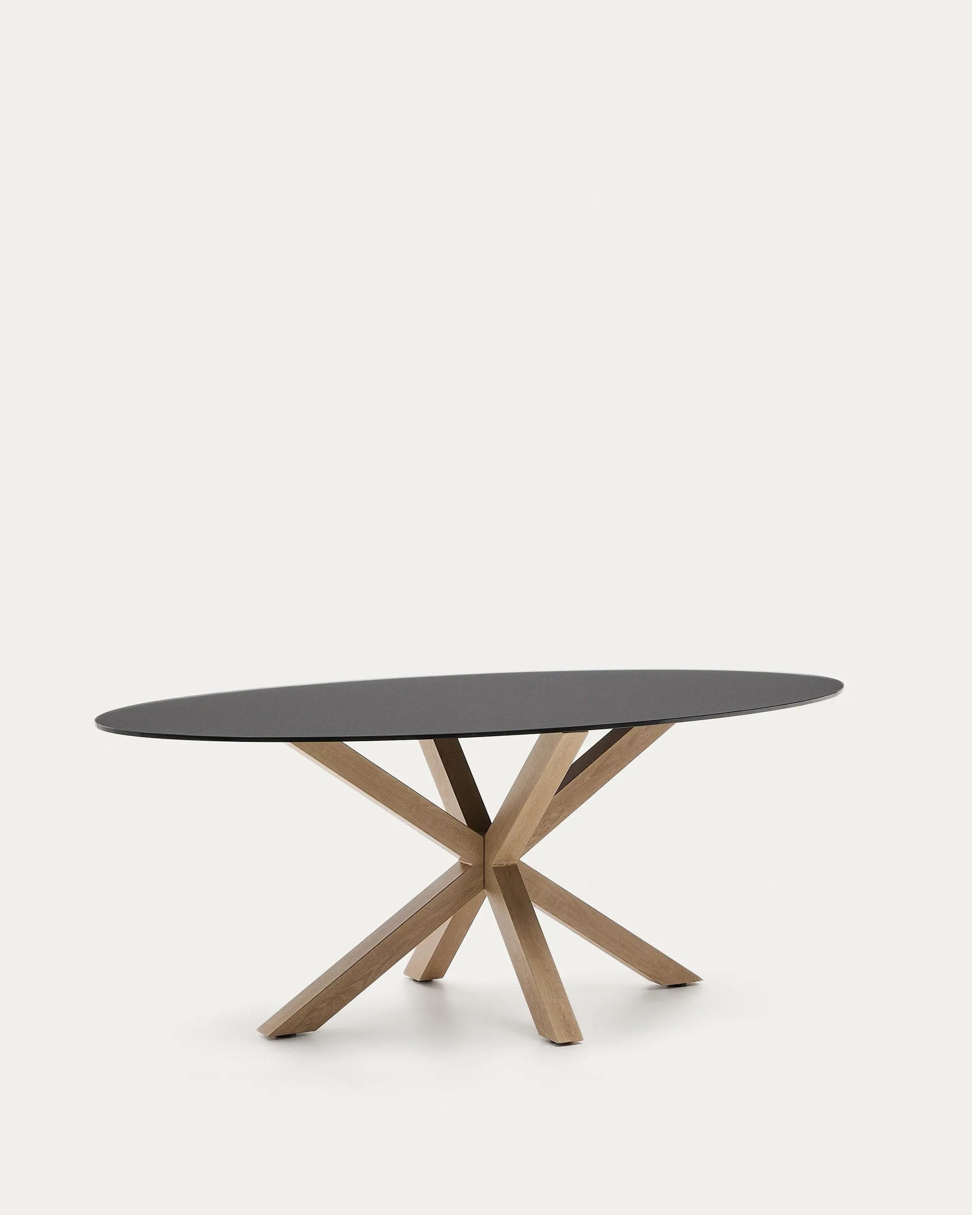 Moderner ovaler Tisch Argo mit schwarzer Milchglasplatte und Holzoptik-Stahlbeinen, perfekt für elegante Esszimmer.