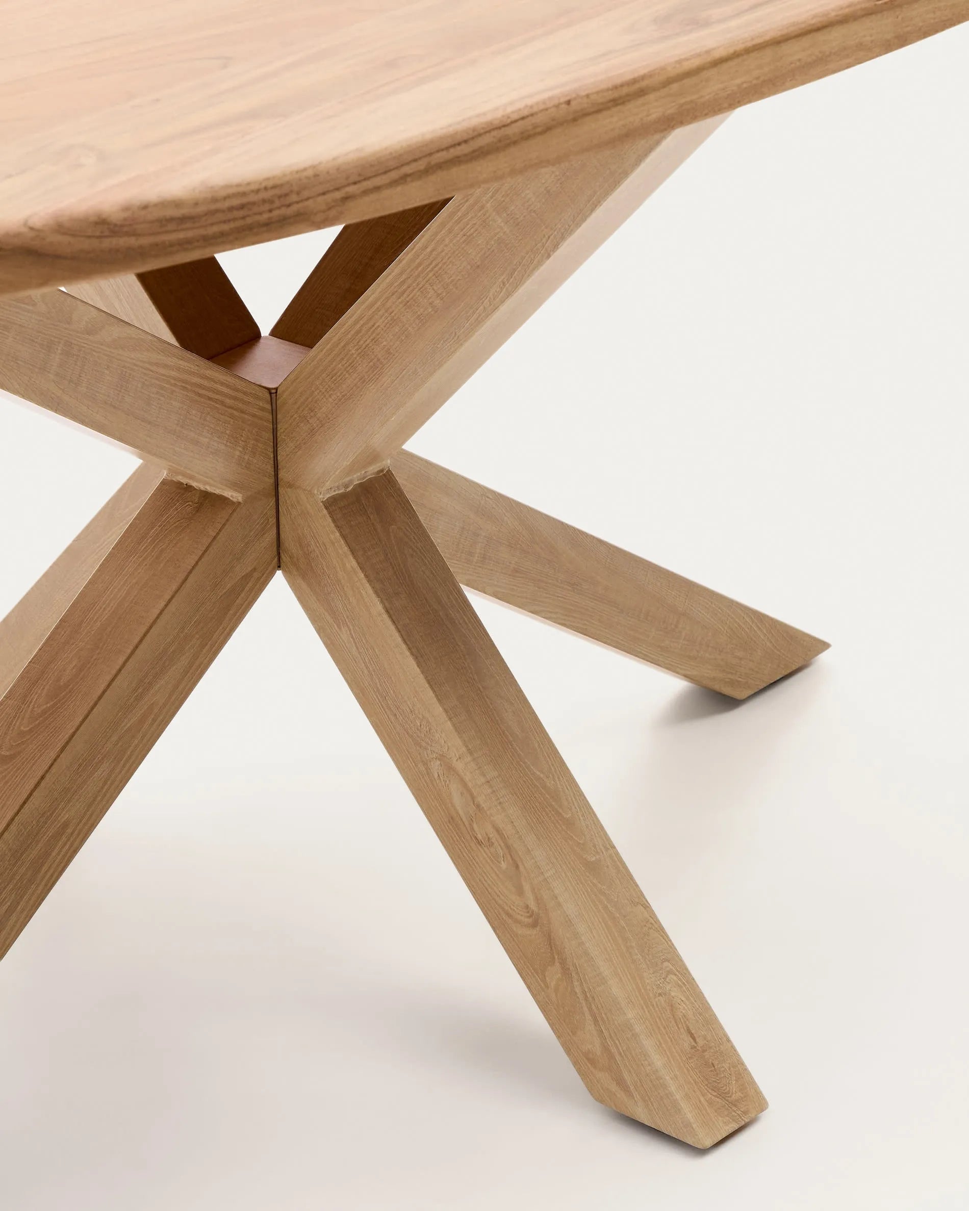 Ovaler Esstisch Argo aus Akazienholz mit robusten Stahlbeinen in Holzoptik, 200 x 100 cm, stilvoll und hochwertig von Kave Home.