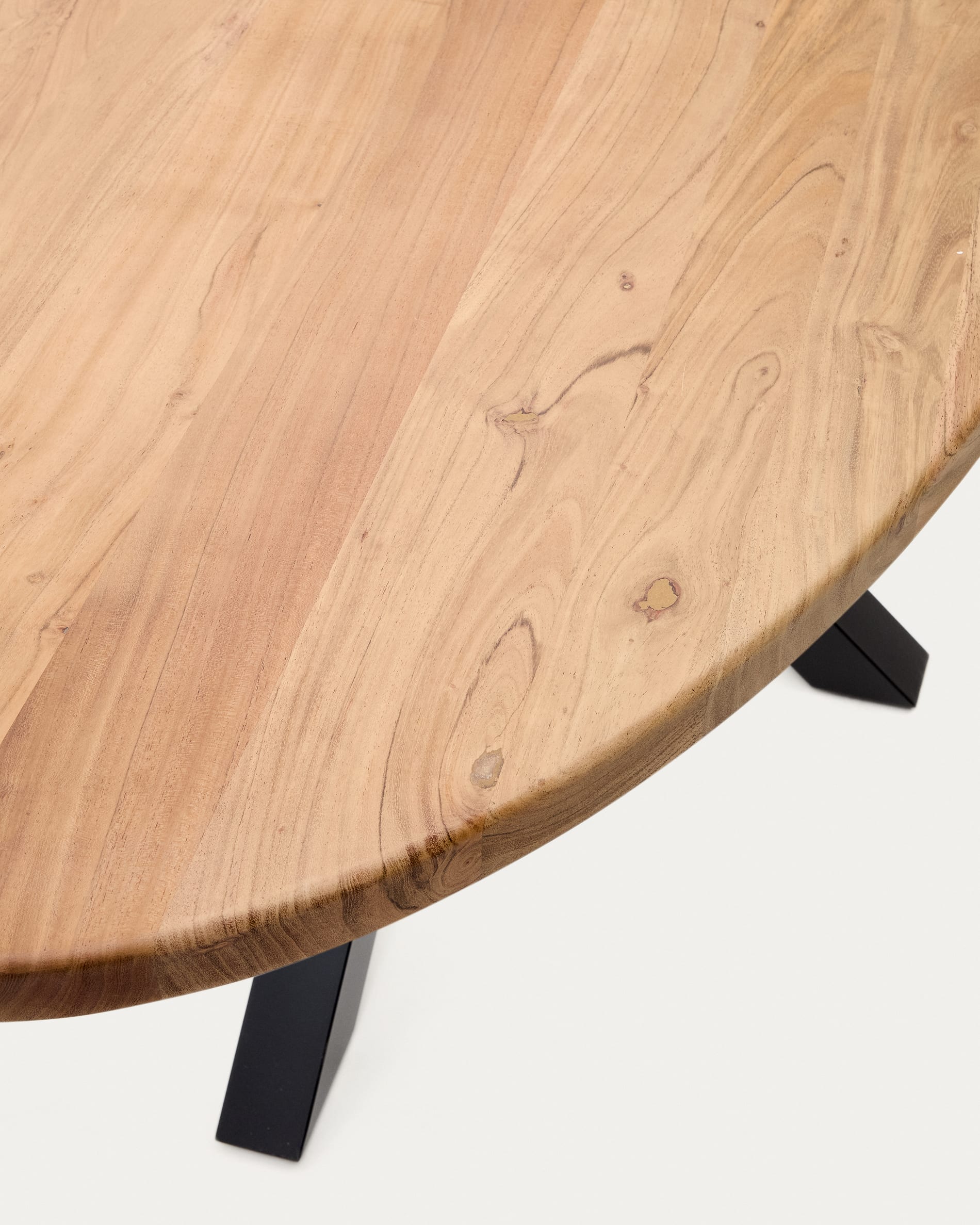 Eleganter ovaler Tisch aus massivem Akazienholz mit stabilen schwarzen Stahlbeinen, 200x100 cm, ideal für moderne Esszimmer.