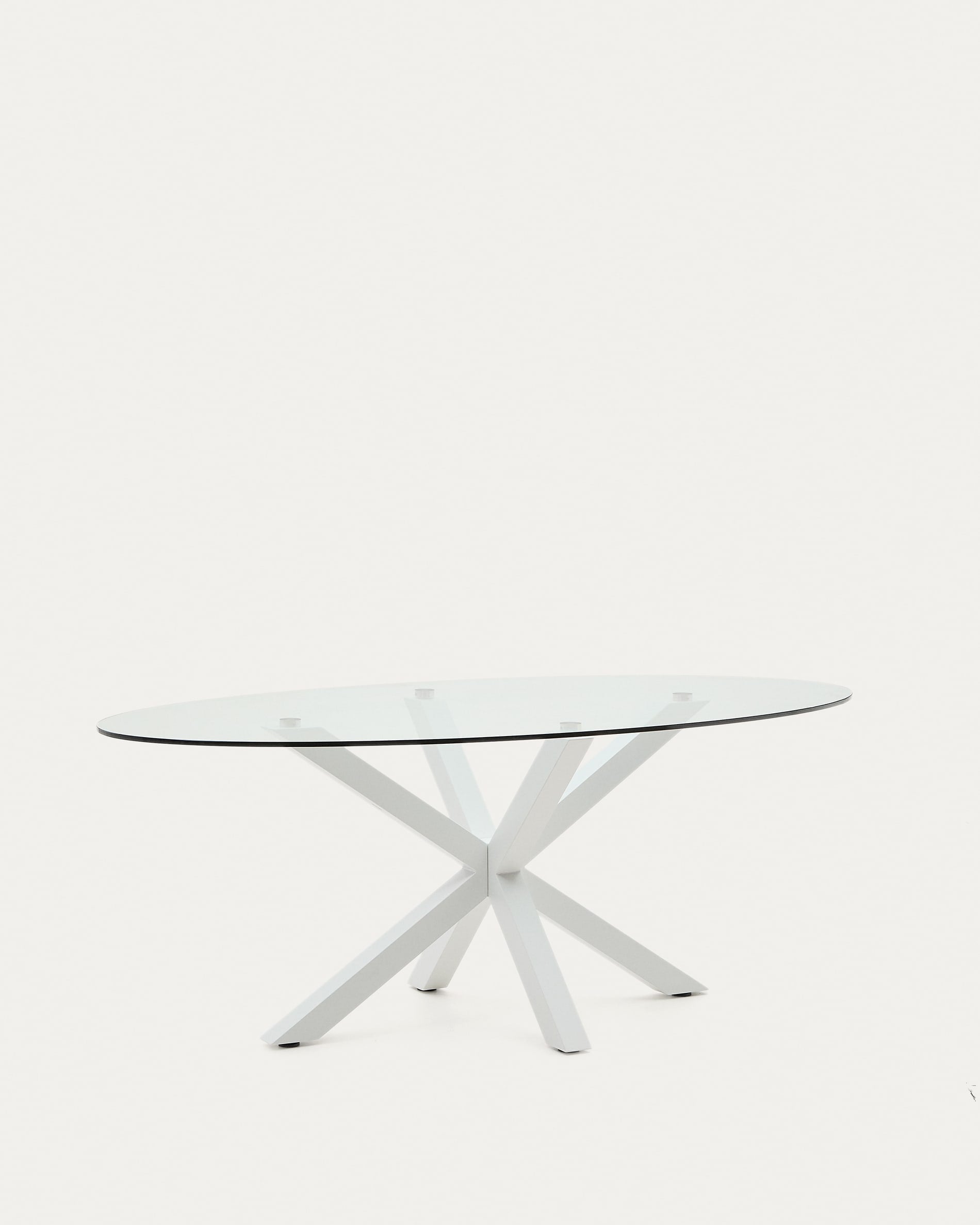 Eleganter ovaler Tisch aus Glas mit weißen Stahlbeinen, ideal für stilvolle Zusammenkünfte.