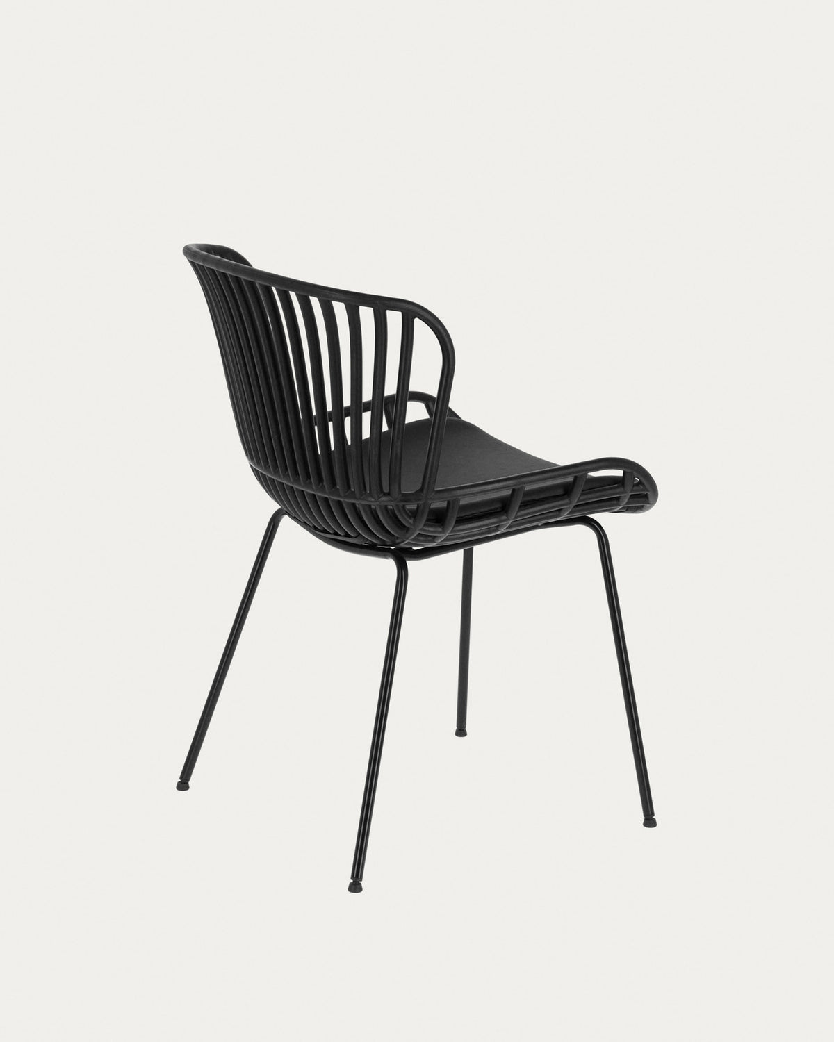 Surpik Stuhl mit Stahlbeinen in Schwarz in Schwarz präsentiert im Onlineshop von KAQTU Design AG. Stuhl ist von Kave Home