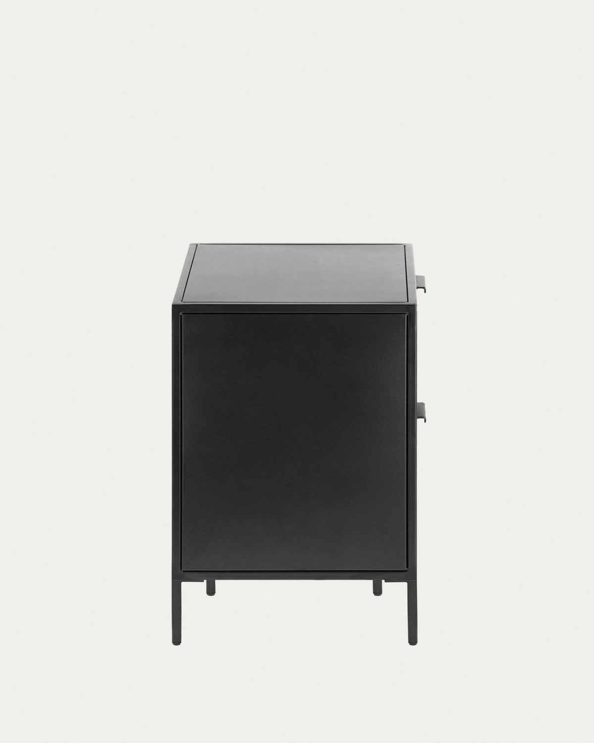 Shantay Nachttisch 40 x 50 cm aus Stahl mit schwarzem Finish in Schwarz präsentiert im Onlineshop von KAQTU Design AG. Nachttisch ist von Kave Home